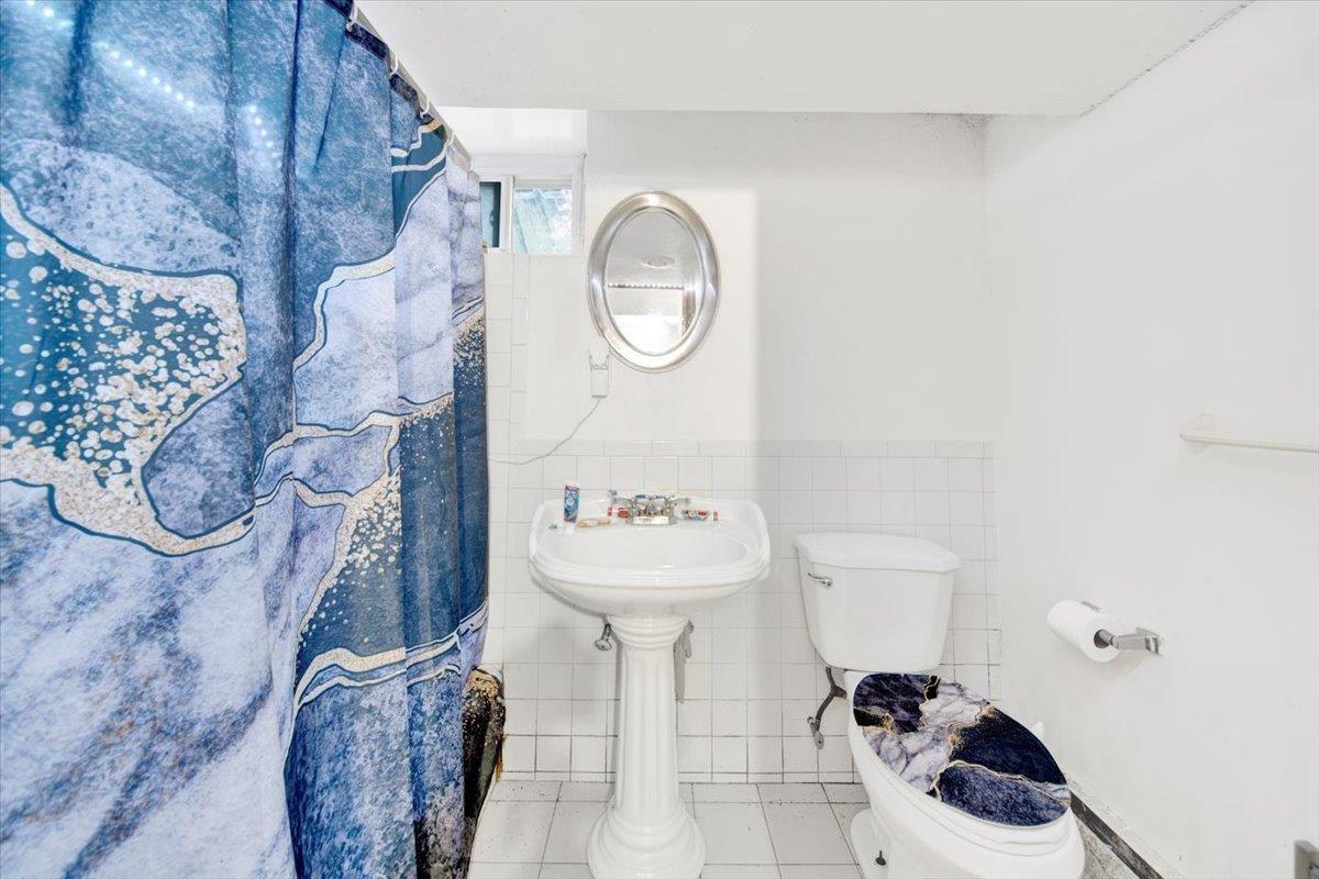 Single Family Devoe Westchester County, NY 10705, MLS-890709-32