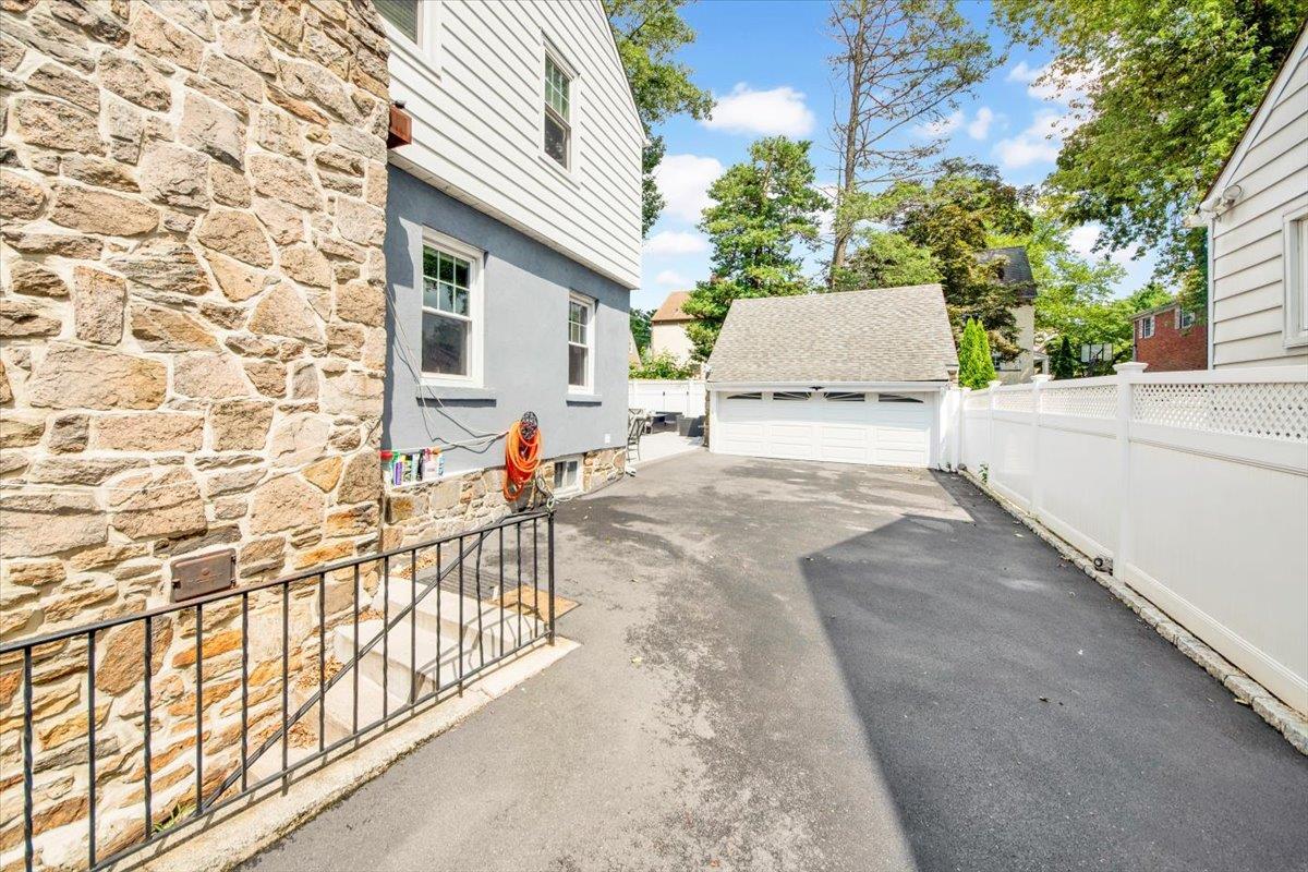 Single Family Devoe Westchester County, NY 10705, MLS-890709-34