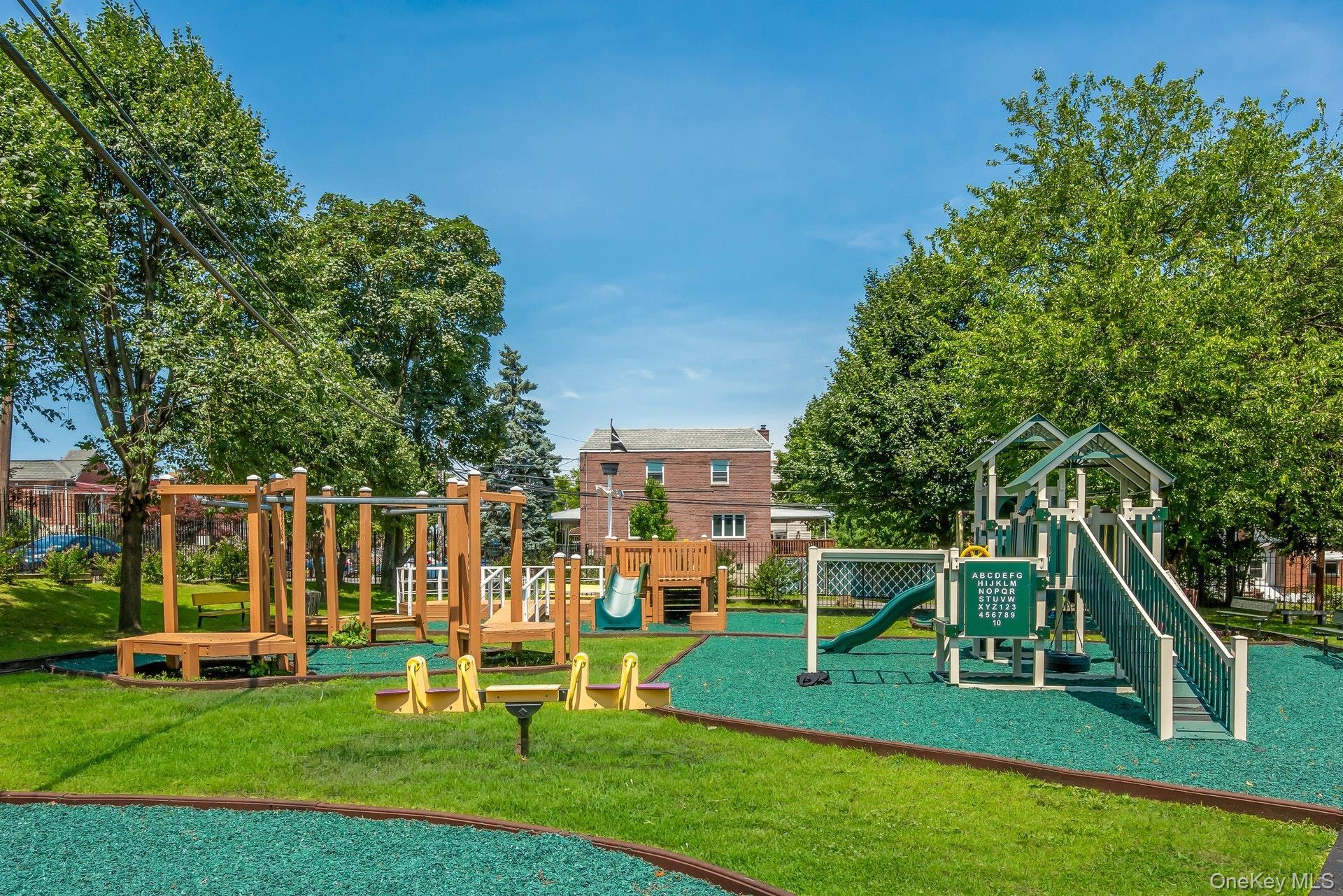 Coop Aster  Bronx, NY 10465, MLS-890819-32