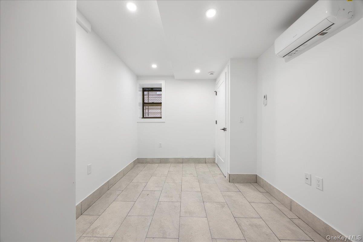 Commercial Sale Sexton  Bronx, NY 10469, MLS-890821-10