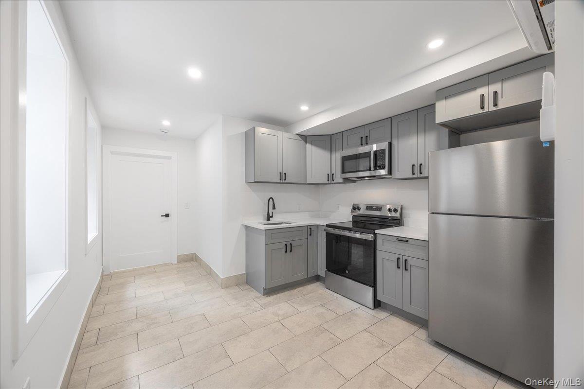 Commercial Sale Sexton  Bronx, NY 10469, MLS-890821-11