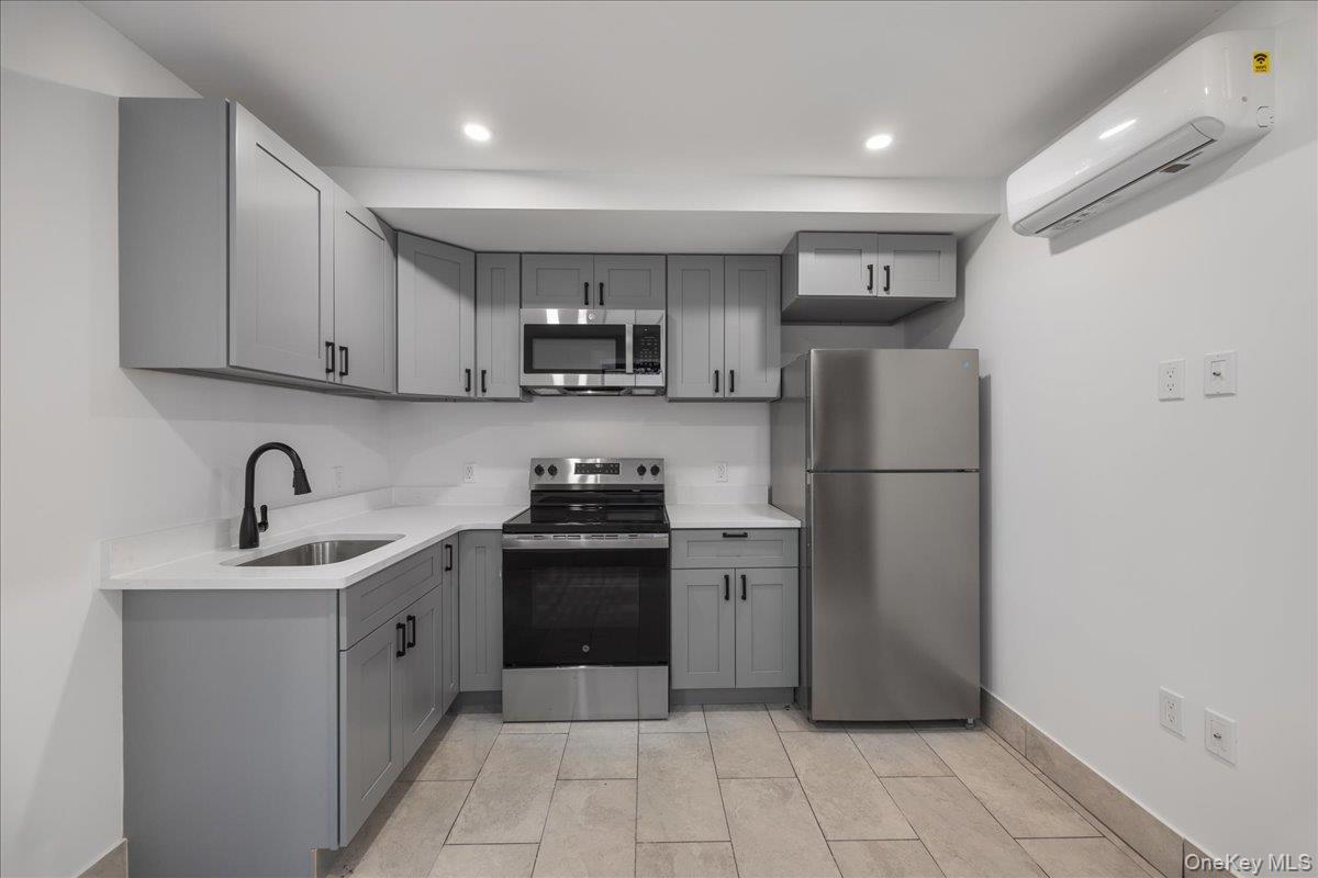 Commercial Sale Sexton  Bronx, NY 10469, MLS-890821-12