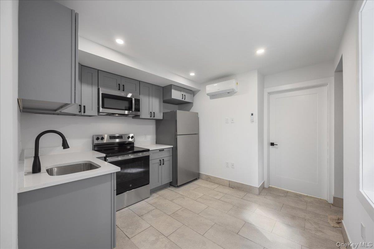 Commercial Sale Sexton  Bronx, NY 10469, MLS-890821-13
