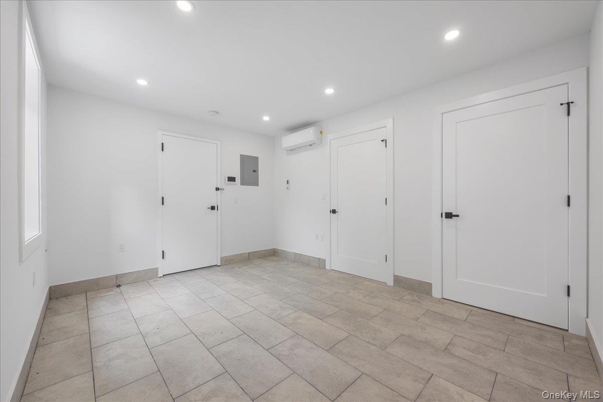 Commercial Sale Sexton  Bronx, NY 10469, MLS-890821-15
