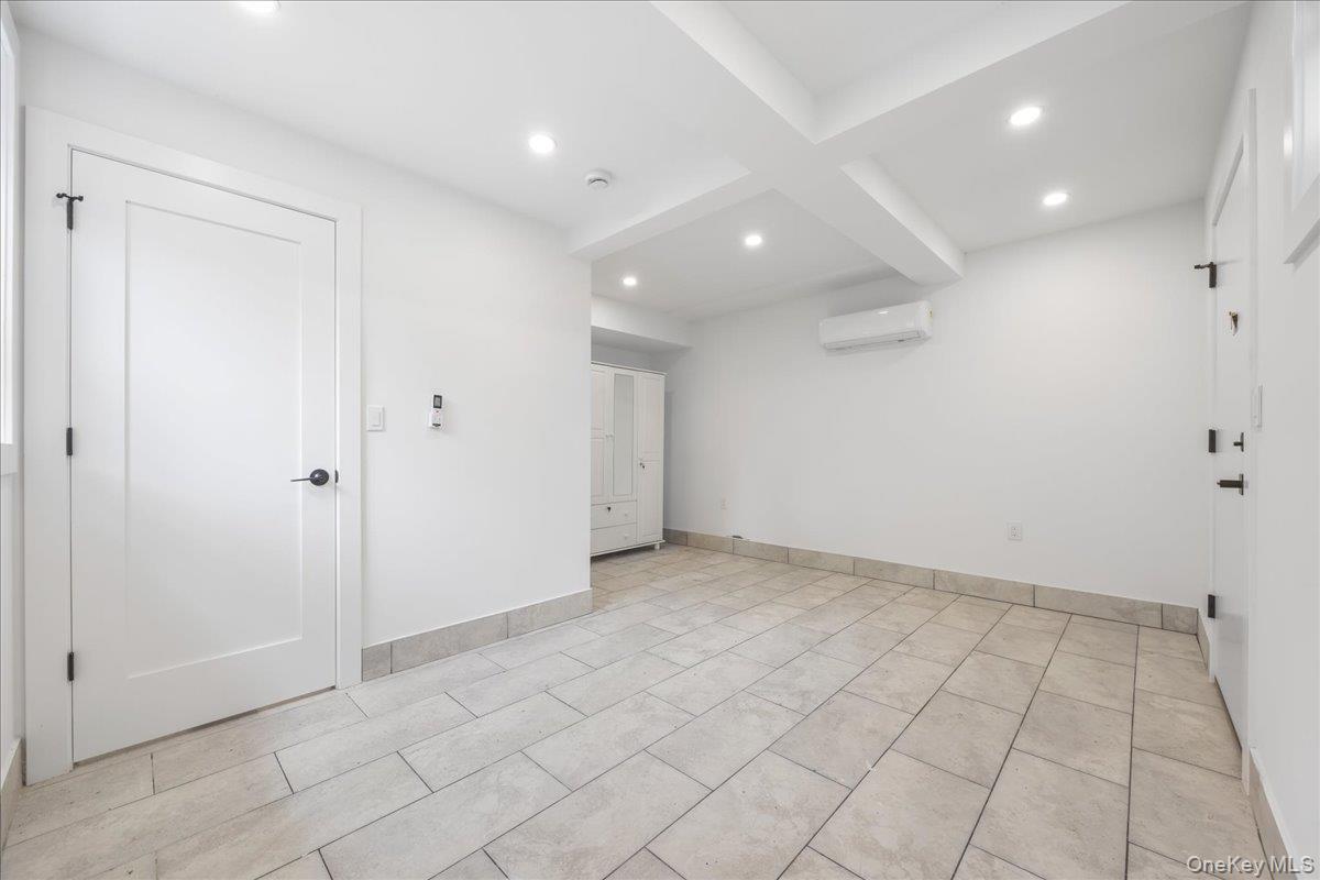 Commercial Sale Sexton  Bronx, NY 10469, MLS-890821-20