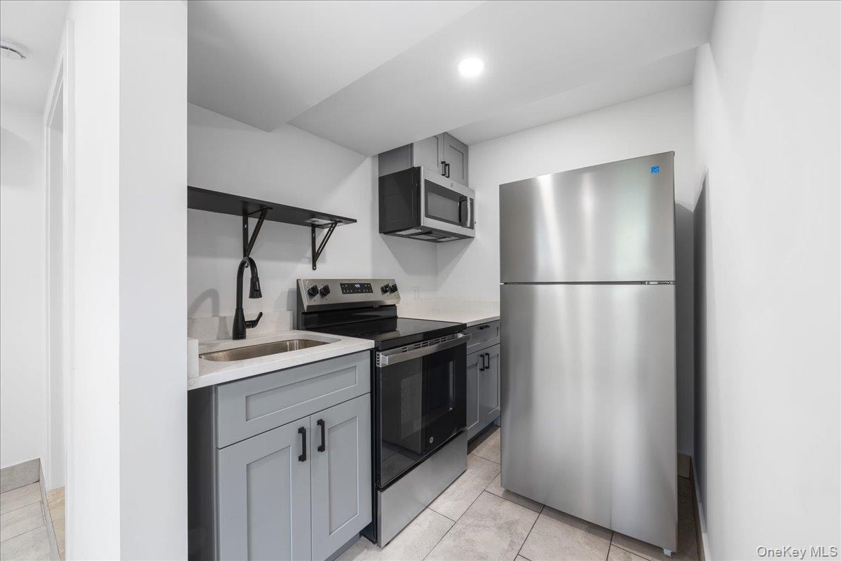 Commercial Sale Sexton  Bronx, NY 10469, MLS-890821-26