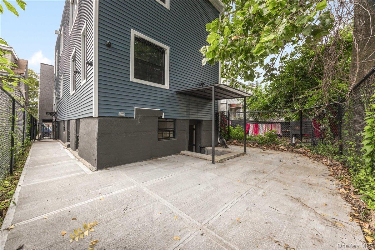 Commercial Sale Sexton  Bronx, NY 10469, MLS-890821-28