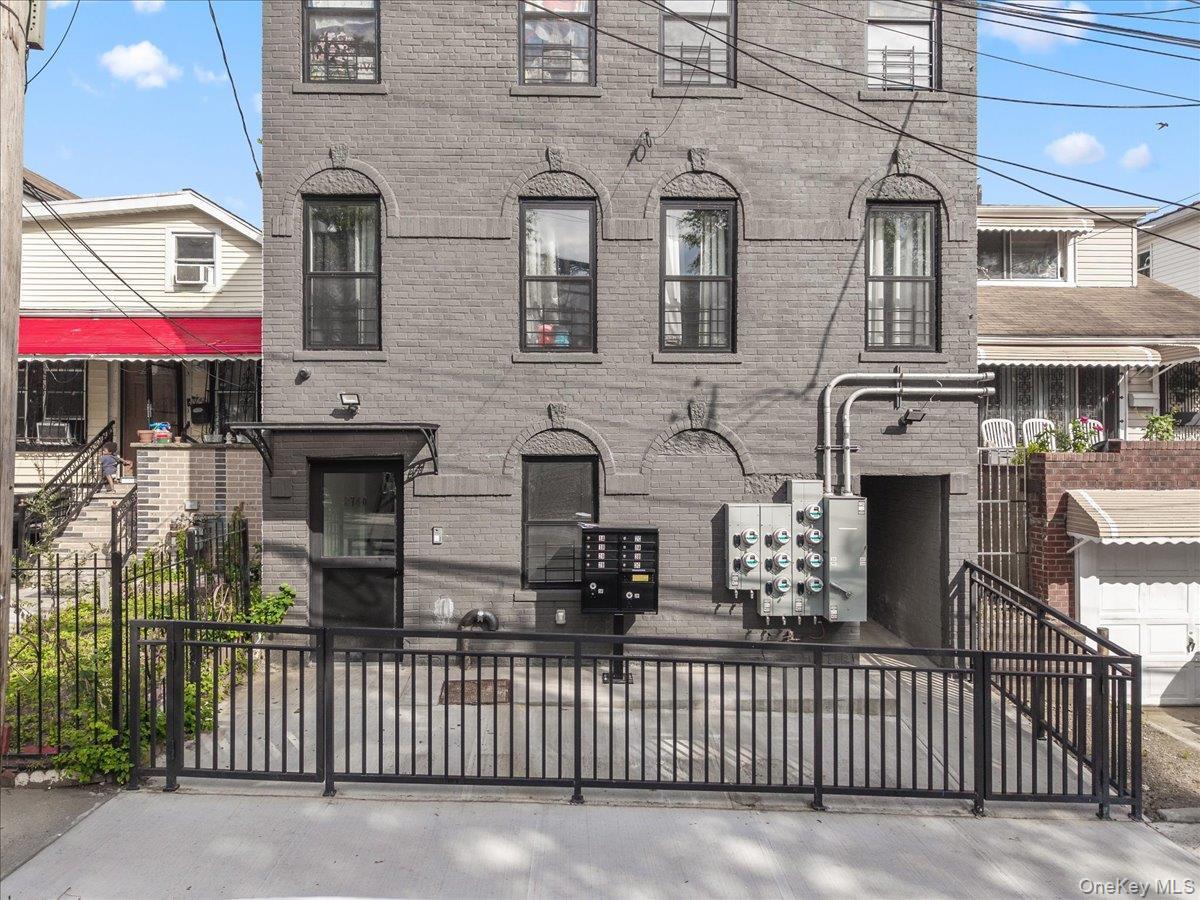 Commercial Sale Sexton  Bronx, NY 10469, MLS-890821-3