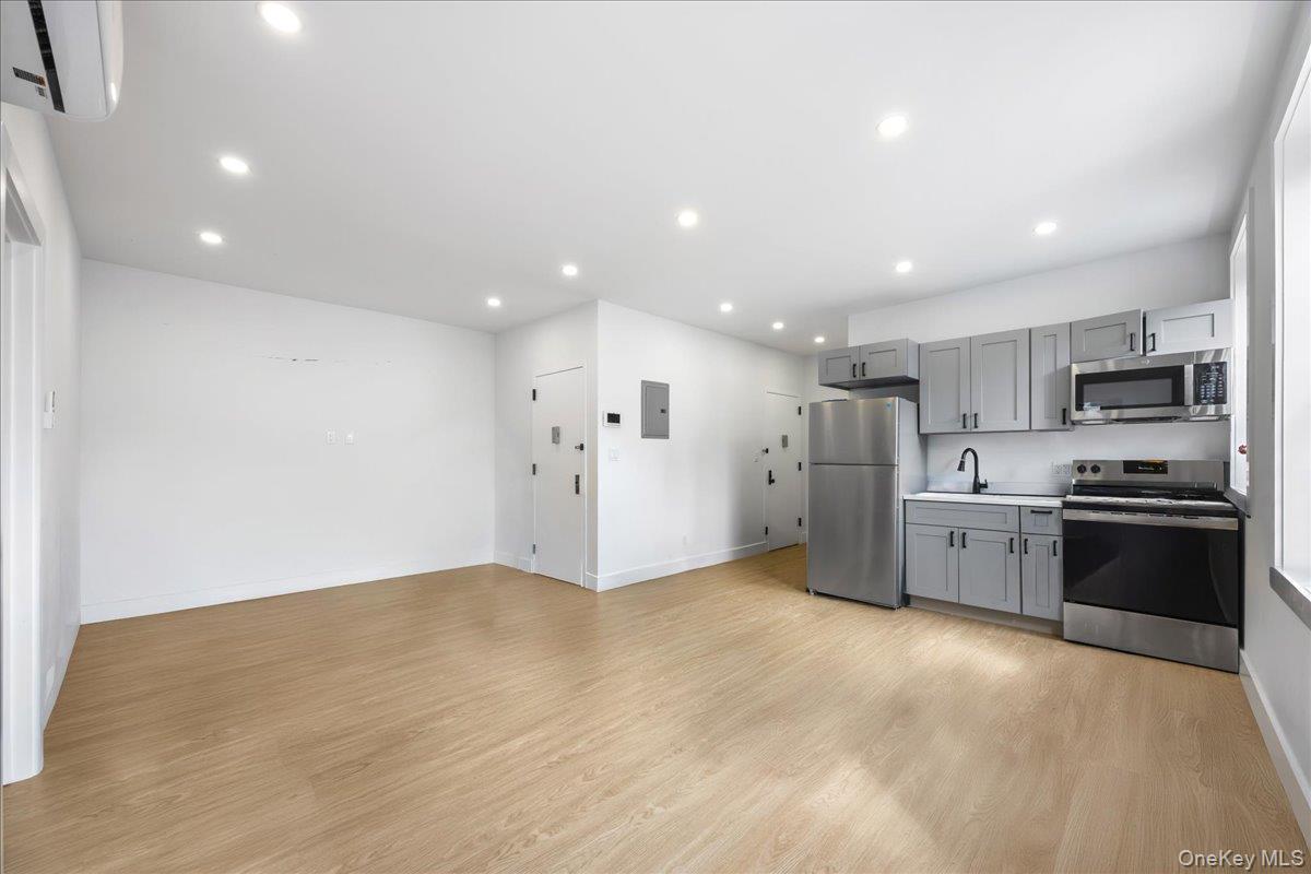 Commercial Sale Sexton  Bronx, NY 10469, MLS-890821-7