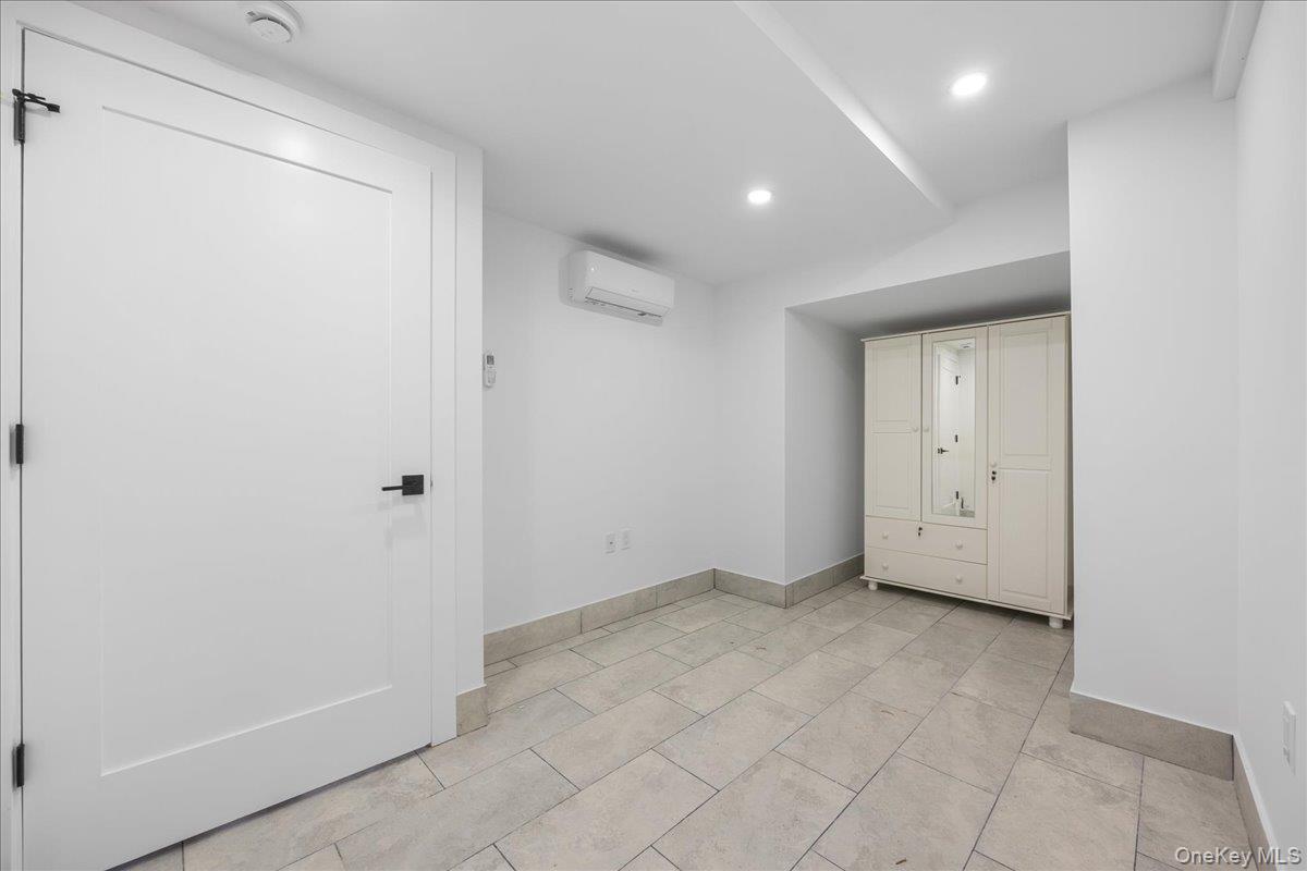 Commercial Sale Sexton  Bronx, NY 10469, MLS-890821-9