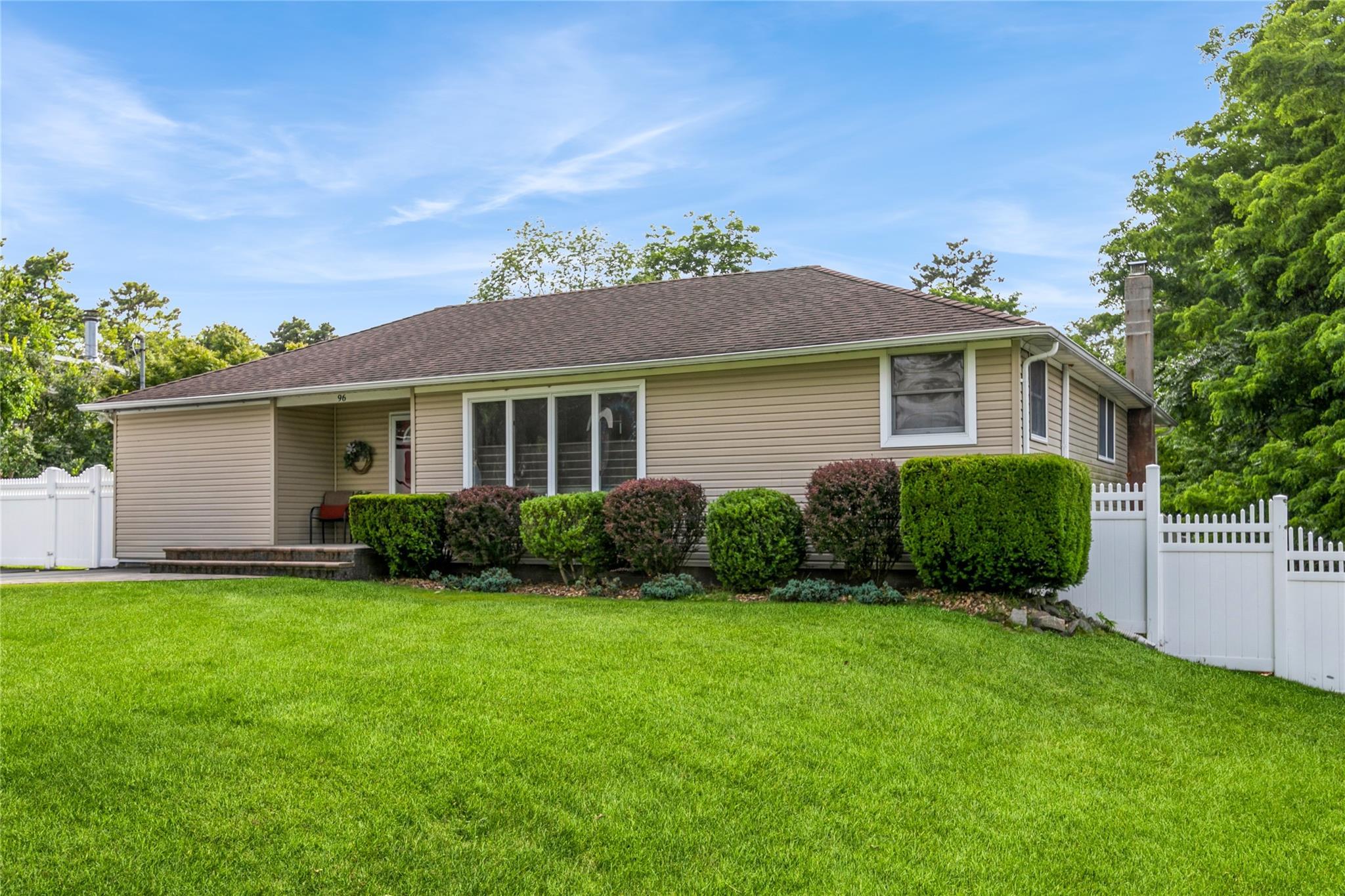 Single Family Maple  Suffolk County, NY 11763, MLS-890852-2