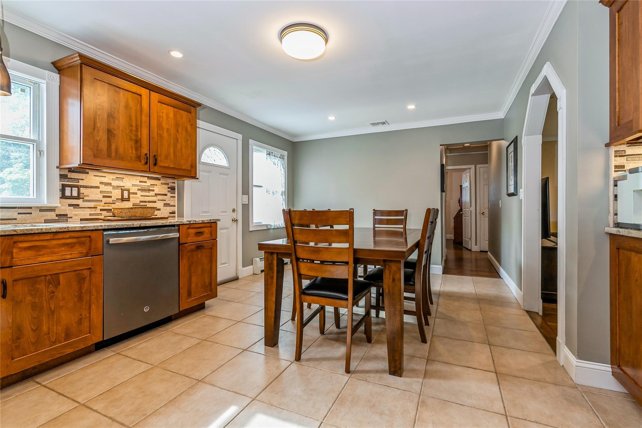Single Family Maple  Suffolk County, NY 11763, MLS-890852-8