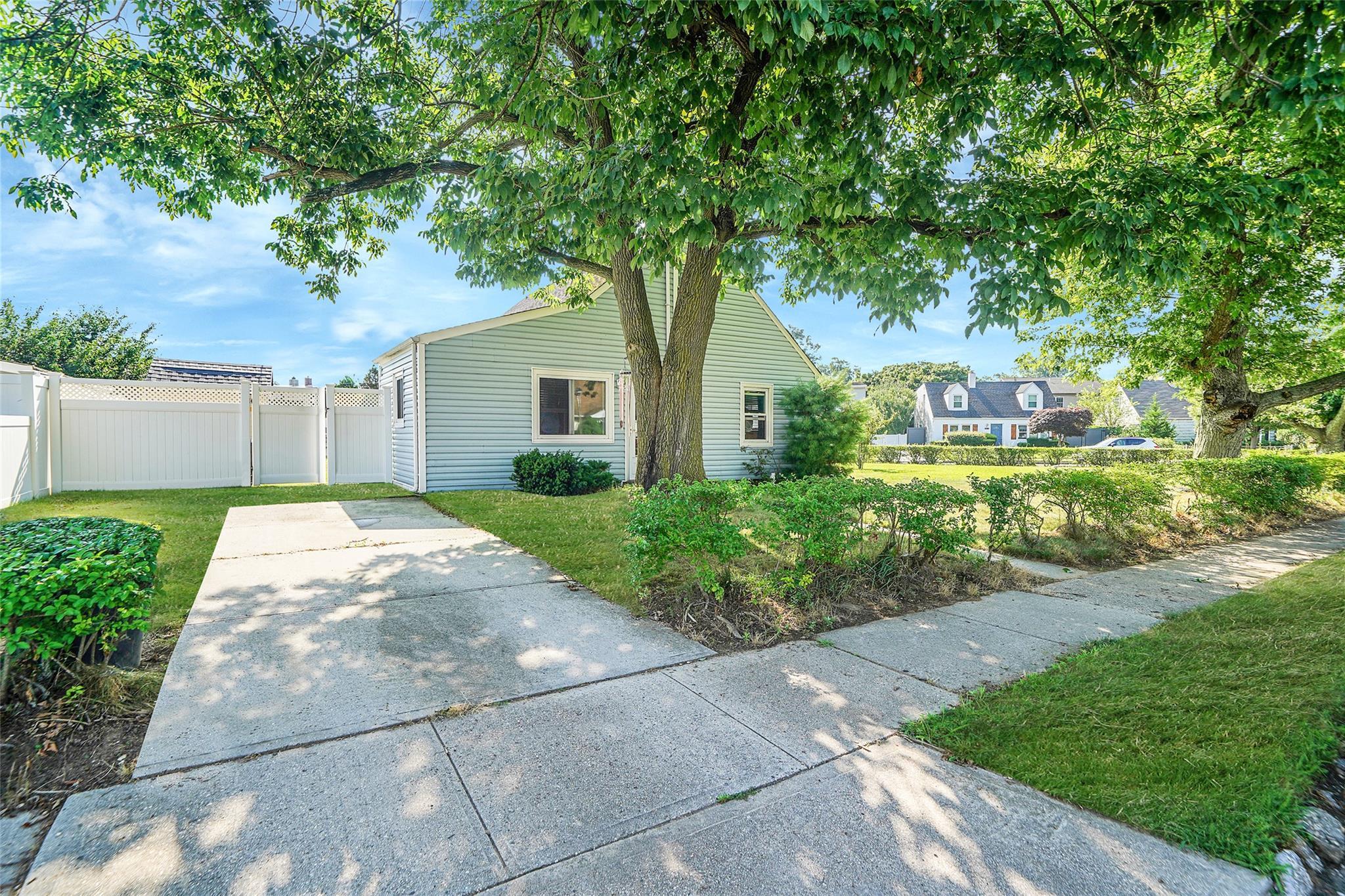 Single Family Marshall  Nassau County, NY 11710, MLS-890856-17