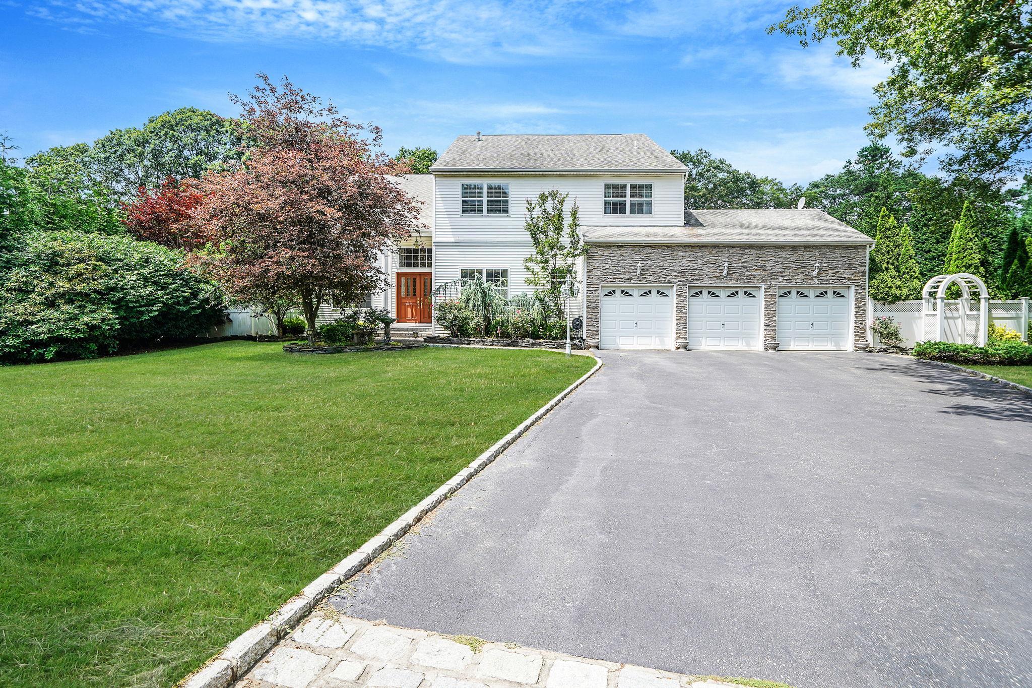 Single Family Sara  Suffolk County, NY 11767, MLS-890871-2