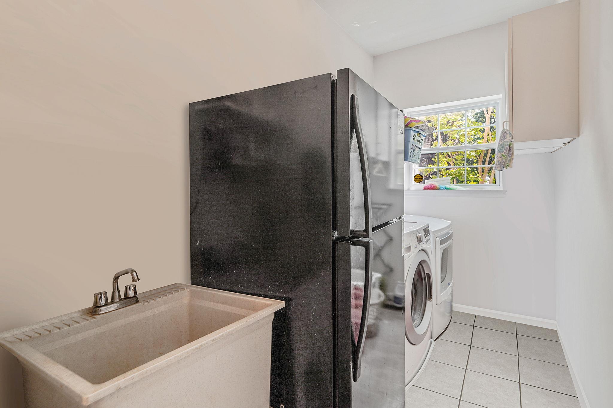 Single Family Sara  Suffolk County, NY 11767, MLS-890871-24