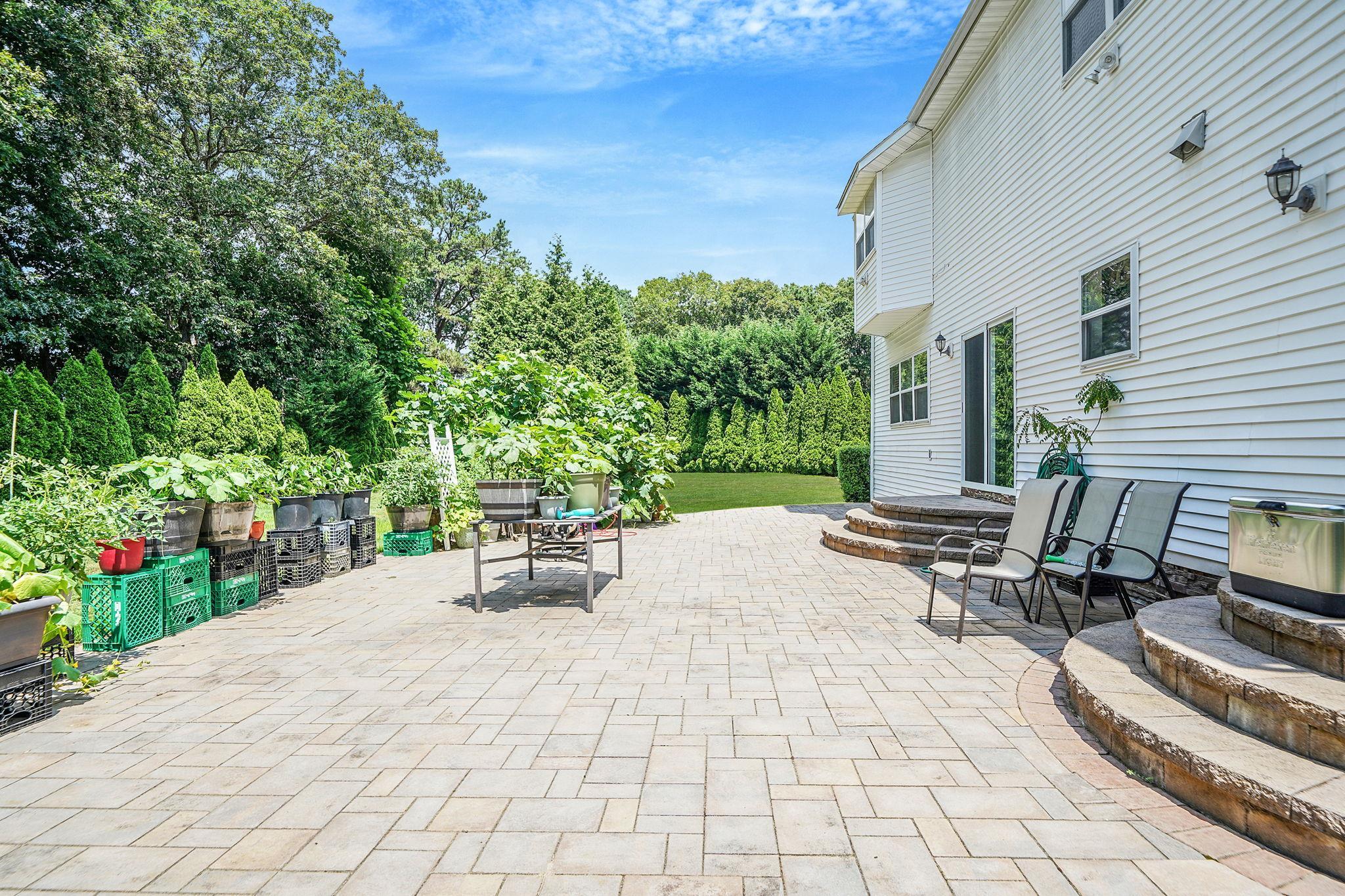 Single Family Sara  Suffolk County, NY 11767, MLS-890871-5