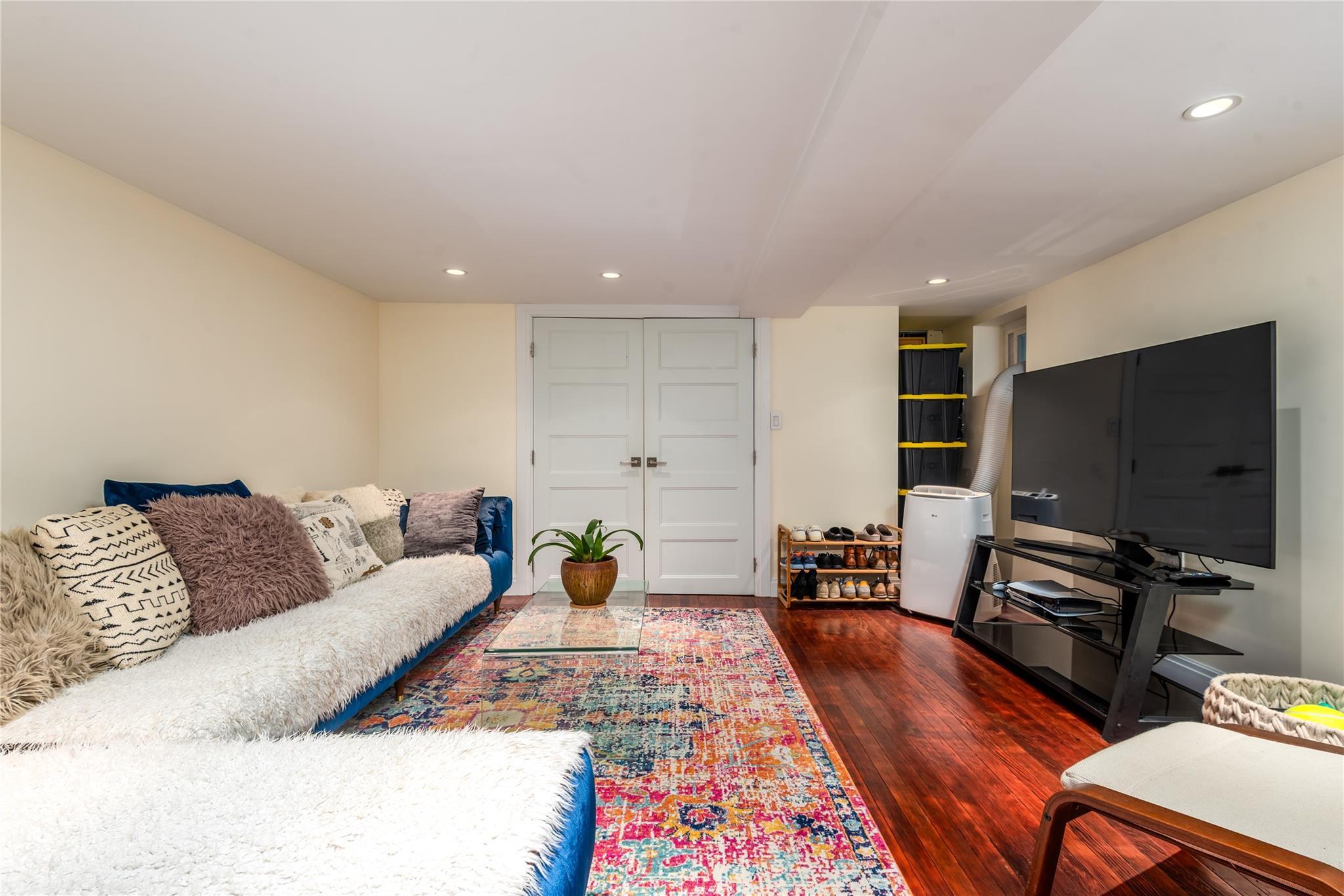 Single Family 60th  Queens, NY 11378, MLS-890905-27