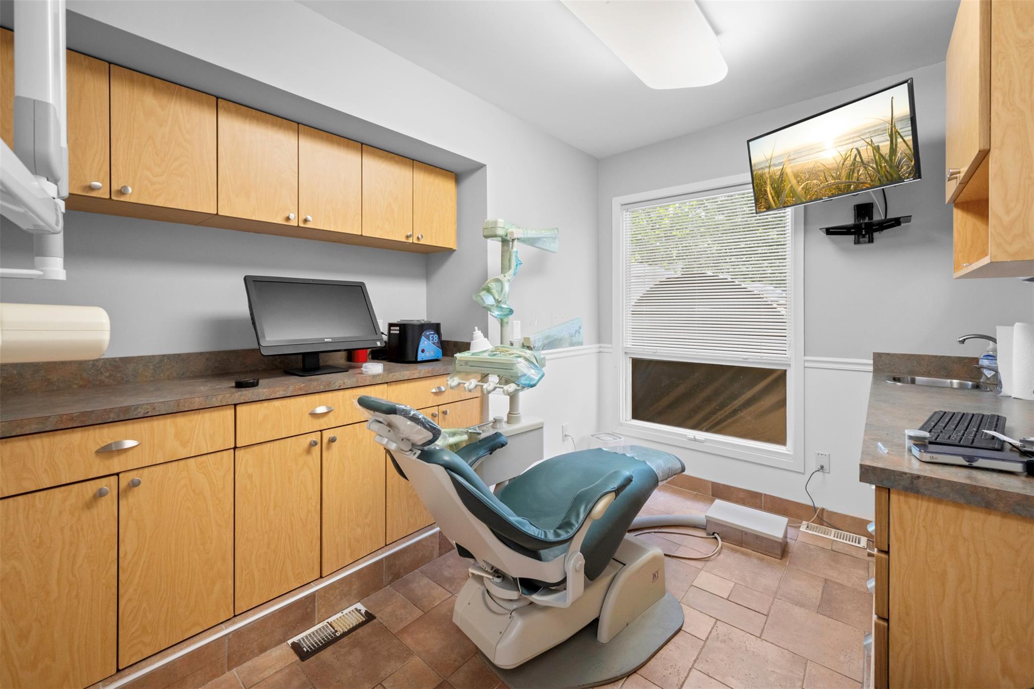 Single Family Hunter  Suffolk County, NY 11764, MLS-890964-27