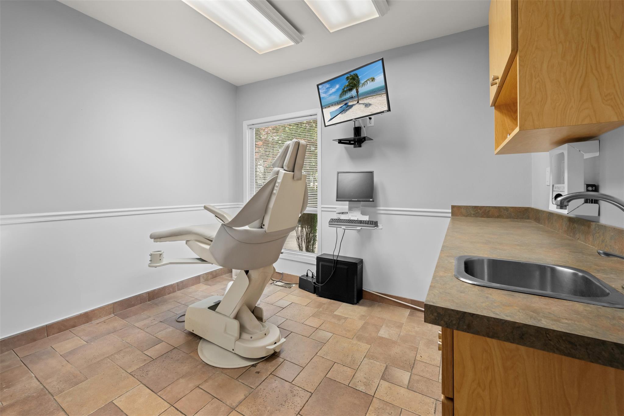 Single Family Hunter  Suffolk County, NY 11764, MLS-890964-35