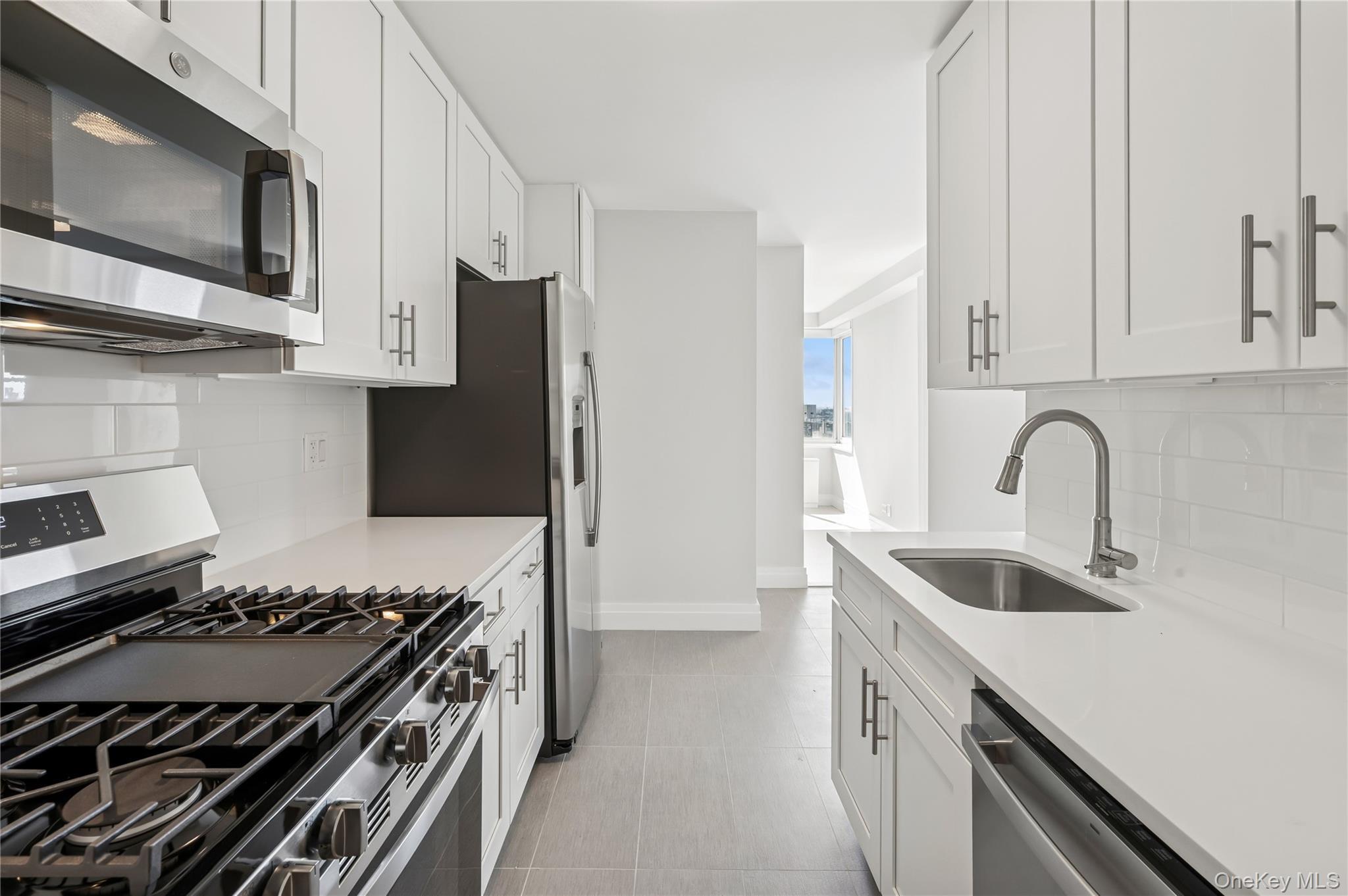 Coop Henry Hudson Parkway  Bronx, NY 10463, MLS-890989-11