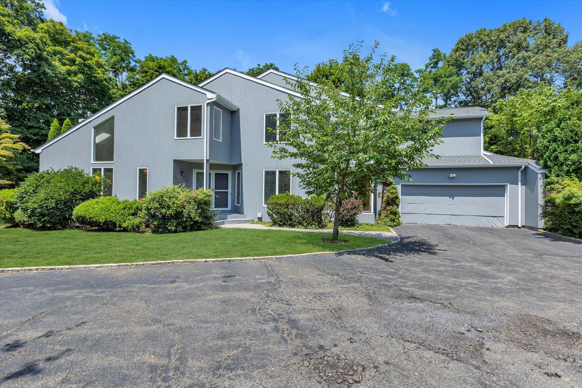 Condo in Huntington - Heiko  Suffolk County, NY 11768