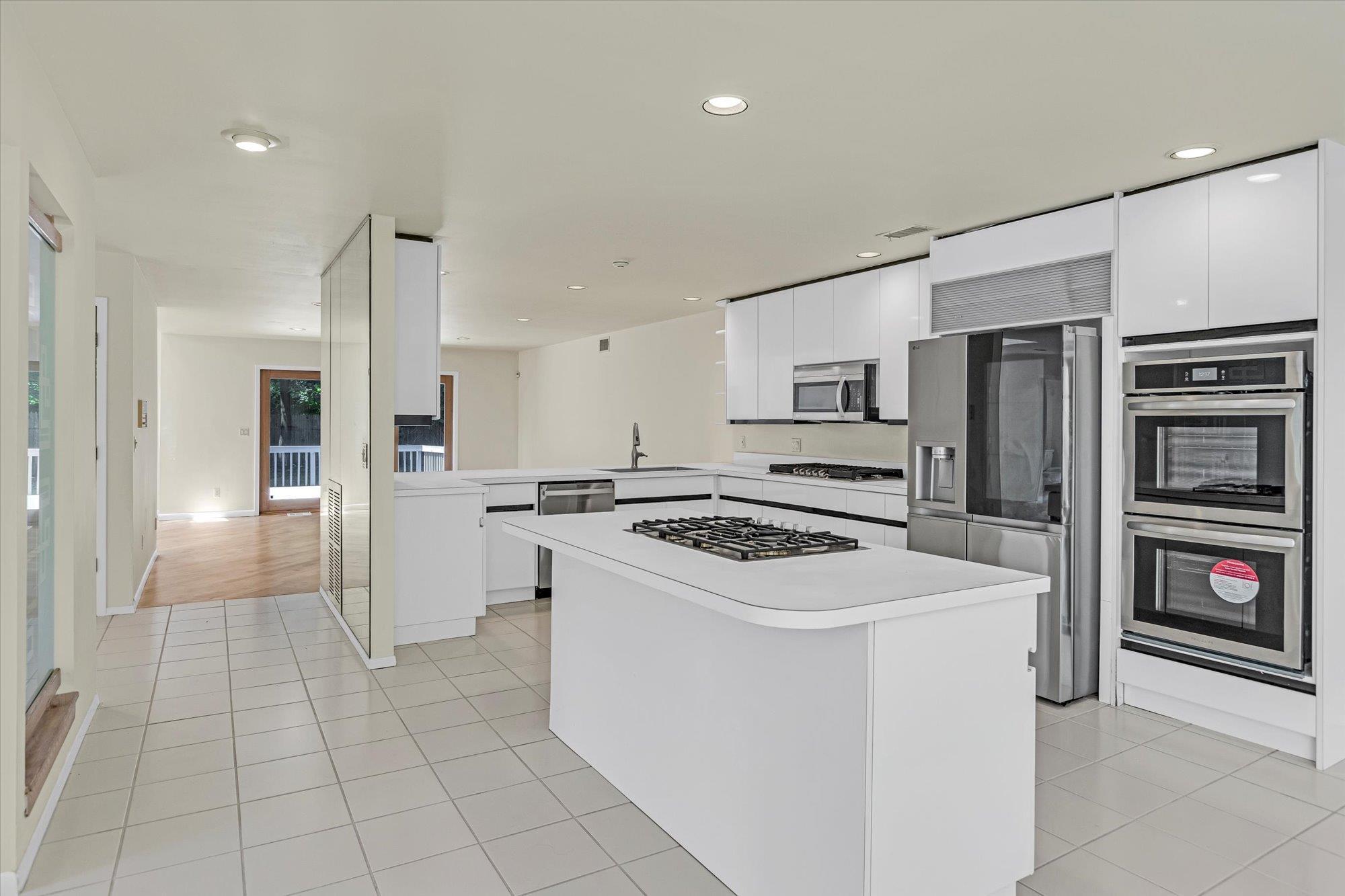 Condo Heiko  Suffolk County, NY 11768, MLS-891006-10