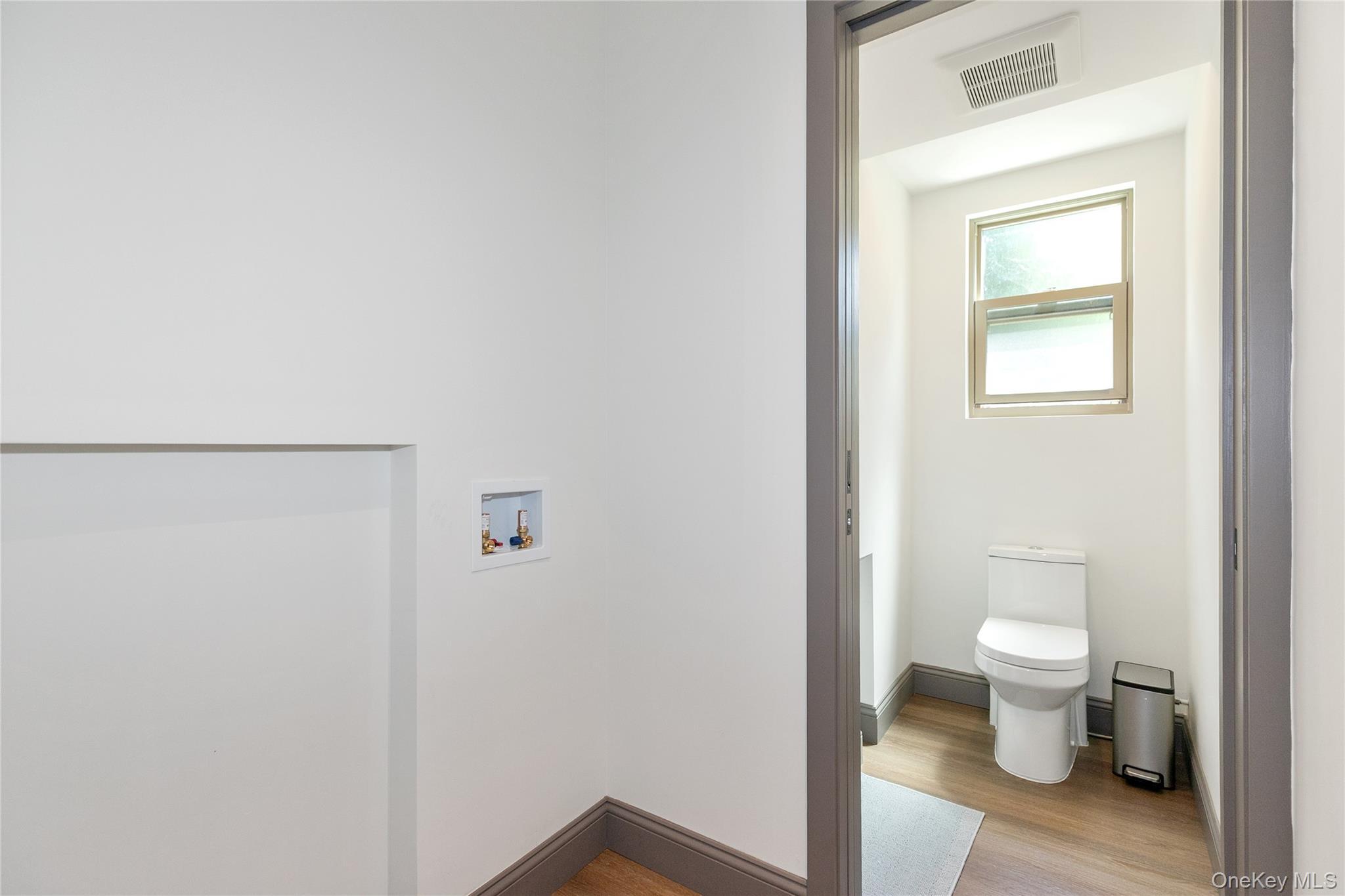 Single Family Oak Ridge  Nassau County, NY 11507, MLS-891014-10