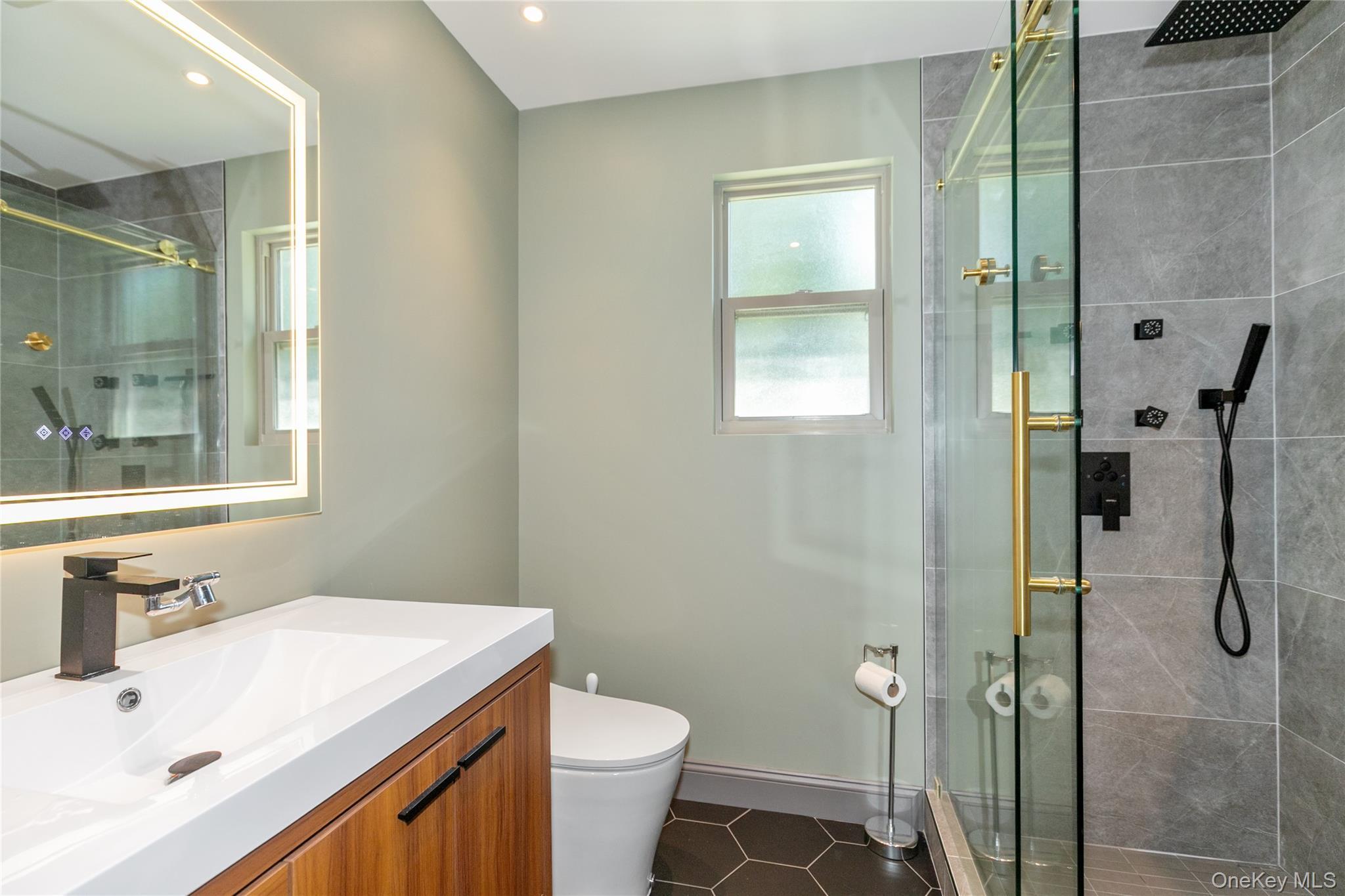 Single Family Oak Ridge  Nassau County, NY 11507, MLS-891014-11