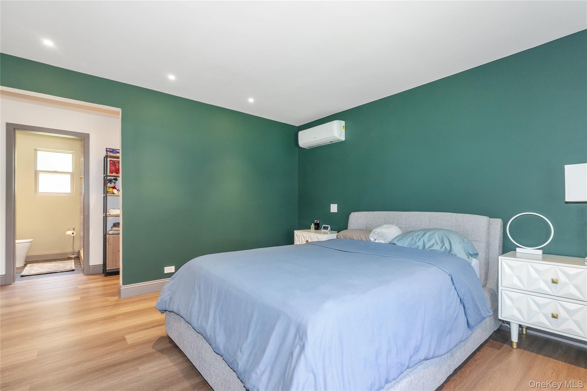 Single Family Oak Ridge  Nassau County, NY 11507, MLS-891014-12