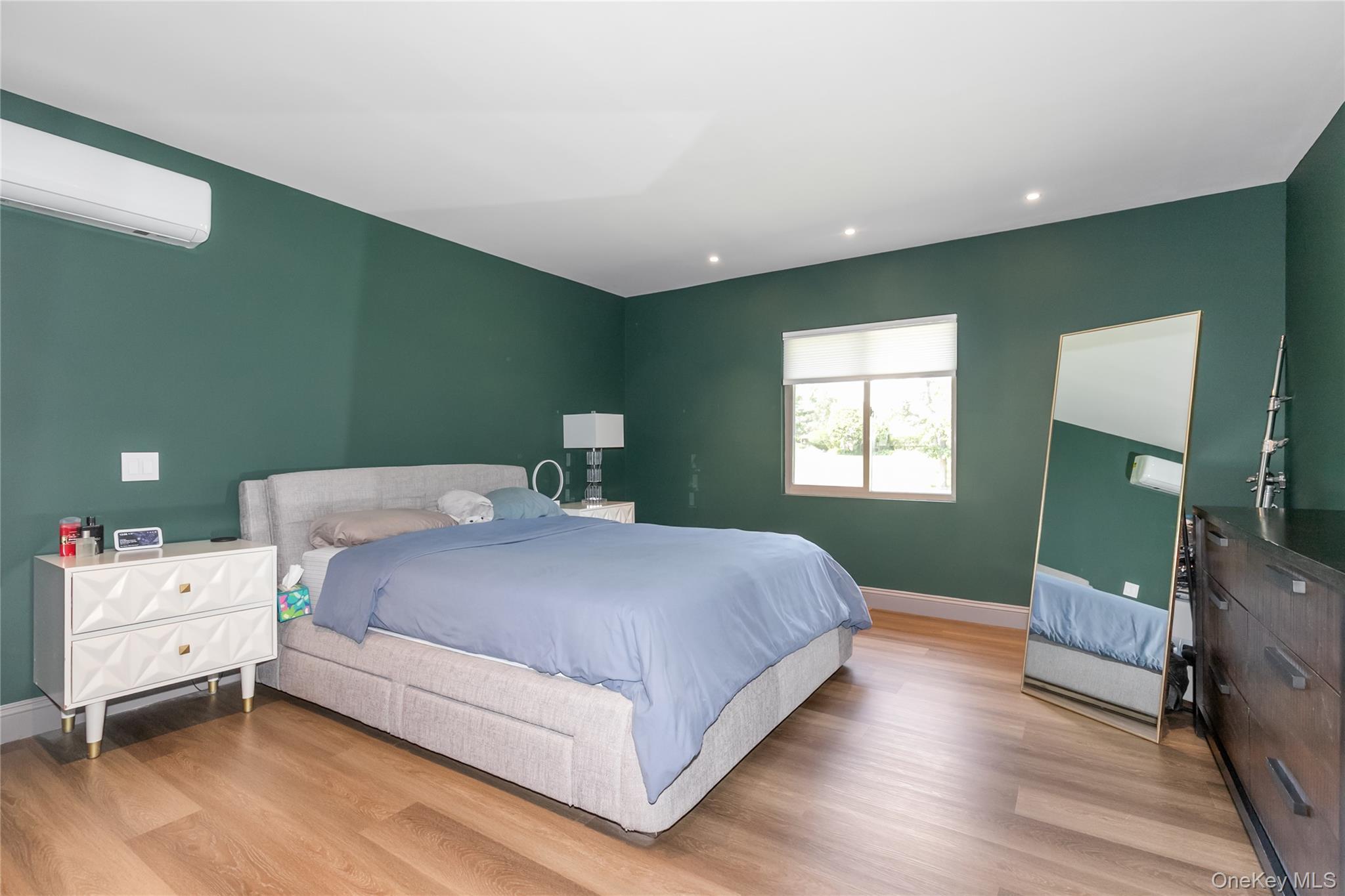 Single Family Oak Ridge  Nassau County, NY 11507, MLS-891014-14