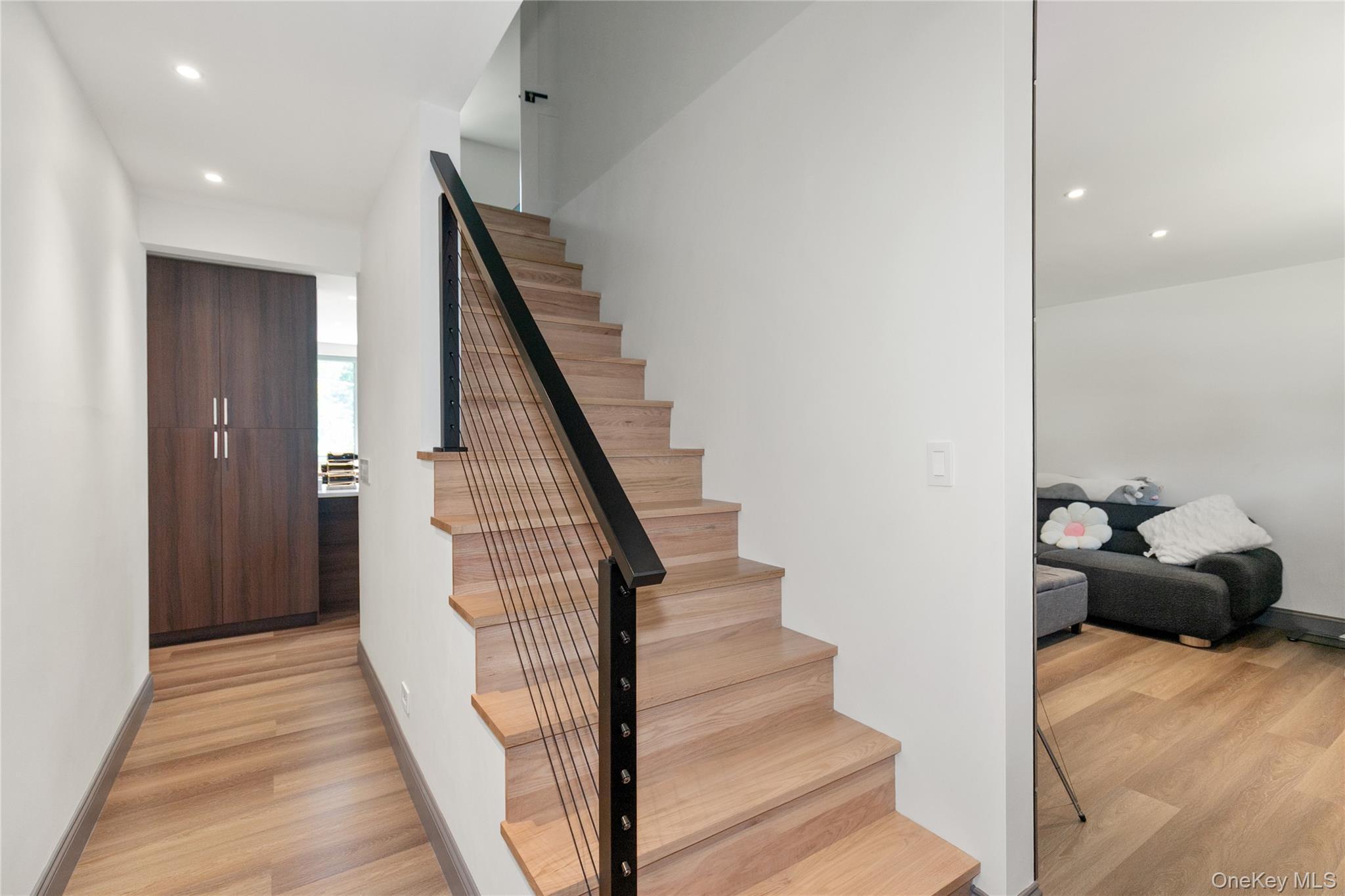 Single Family Oak Ridge  Nassau County, NY 11507, MLS-891014-15