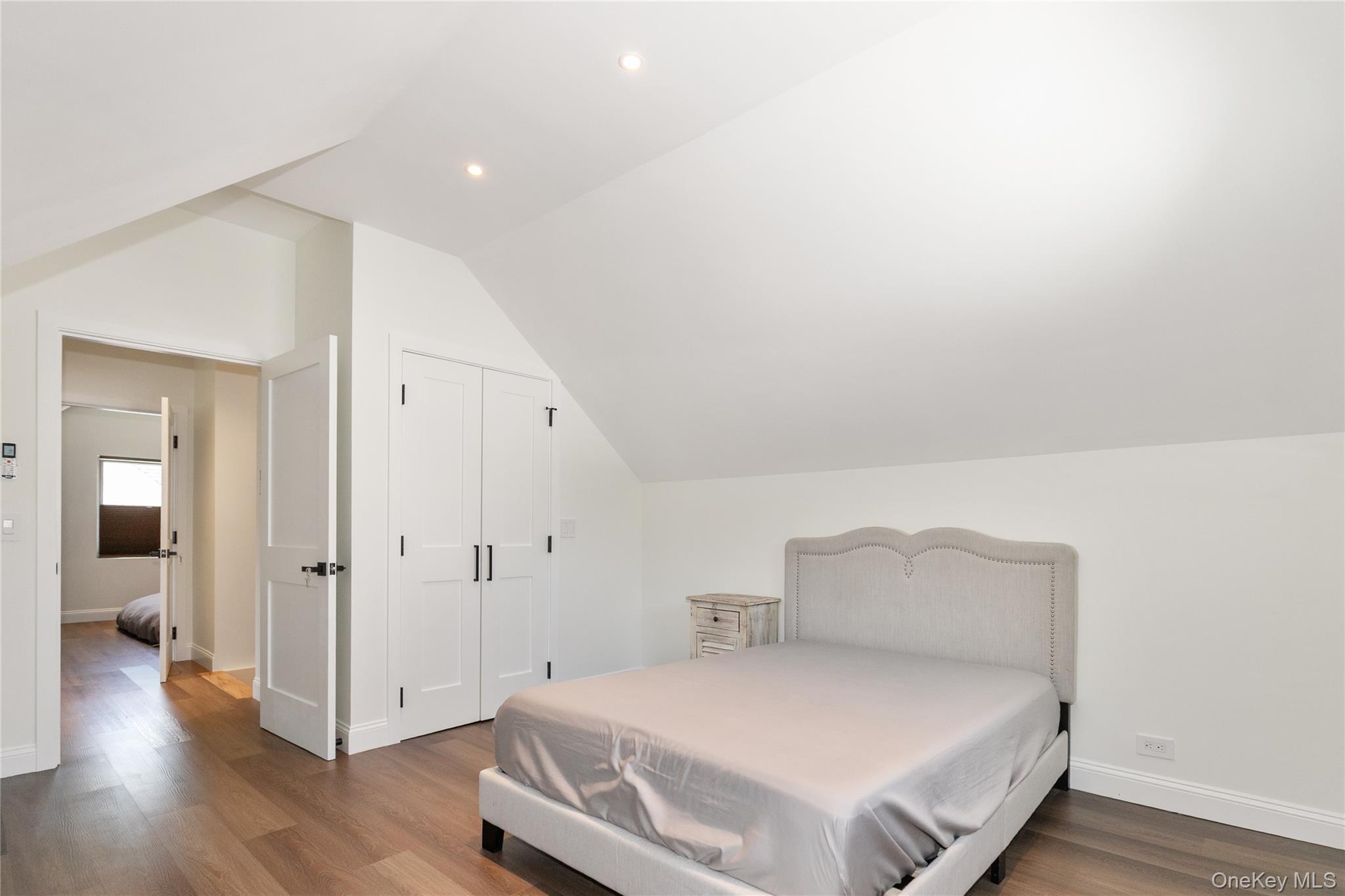 Single Family Oak Ridge  Nassau County, NY 11507, MLS-891014-17