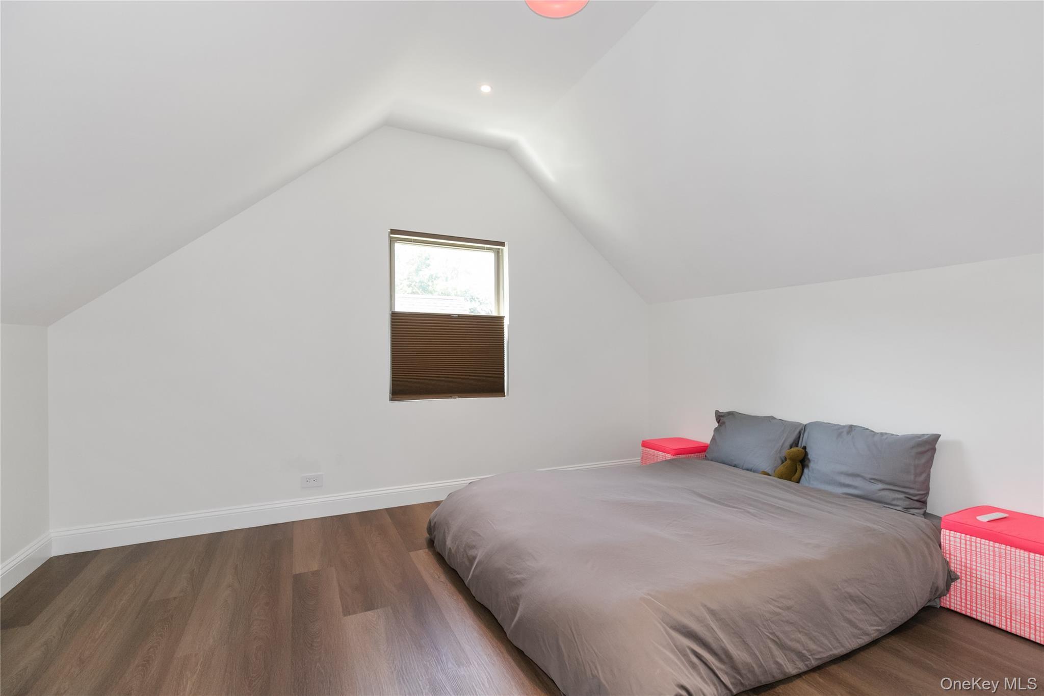 Single Family Oak Ridge  Nassau County, NY 11507, MLS-891014-18