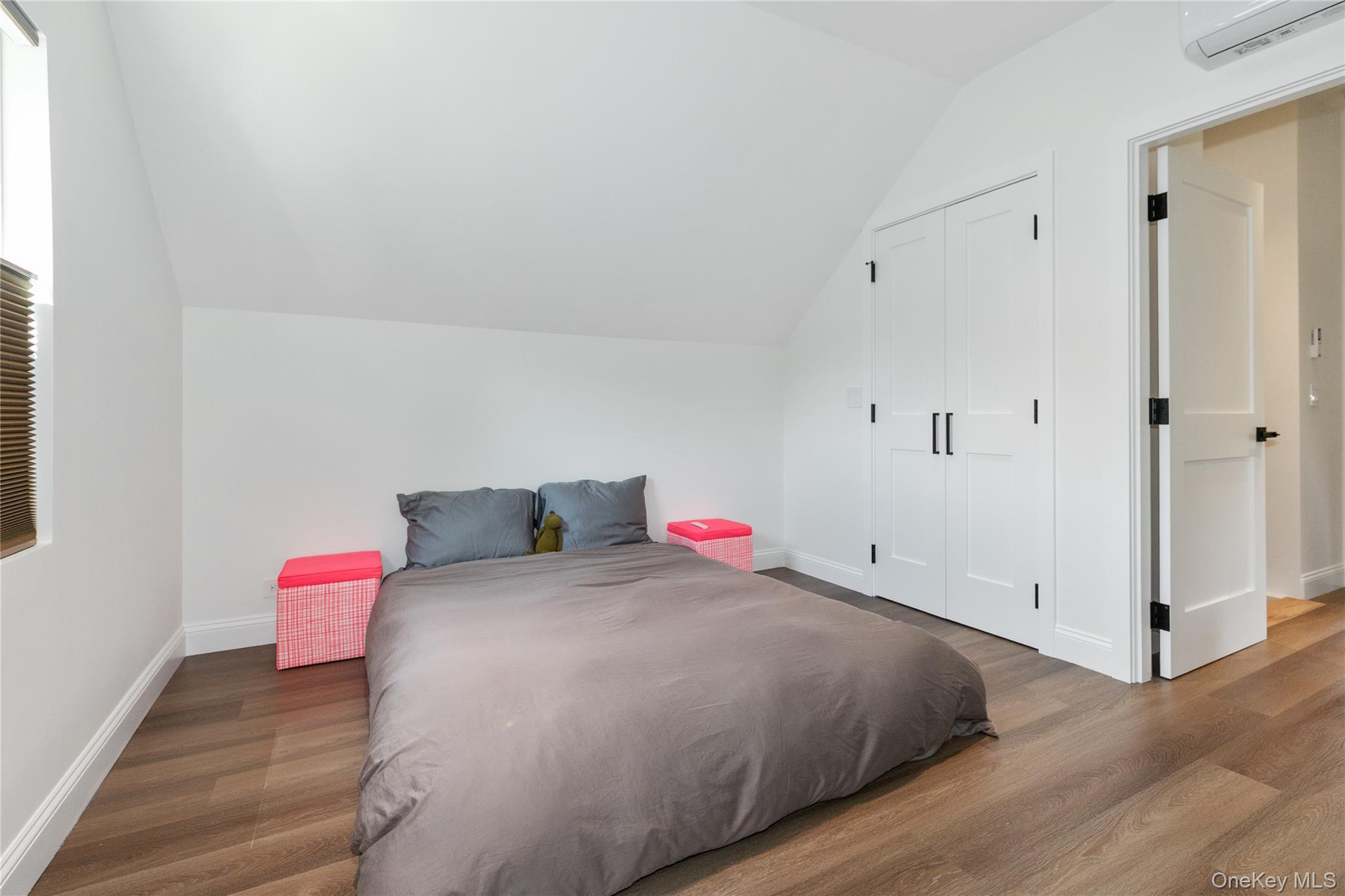 Single Family Oak Ridge  Nassau County, NY 11507, MLS-891014-19