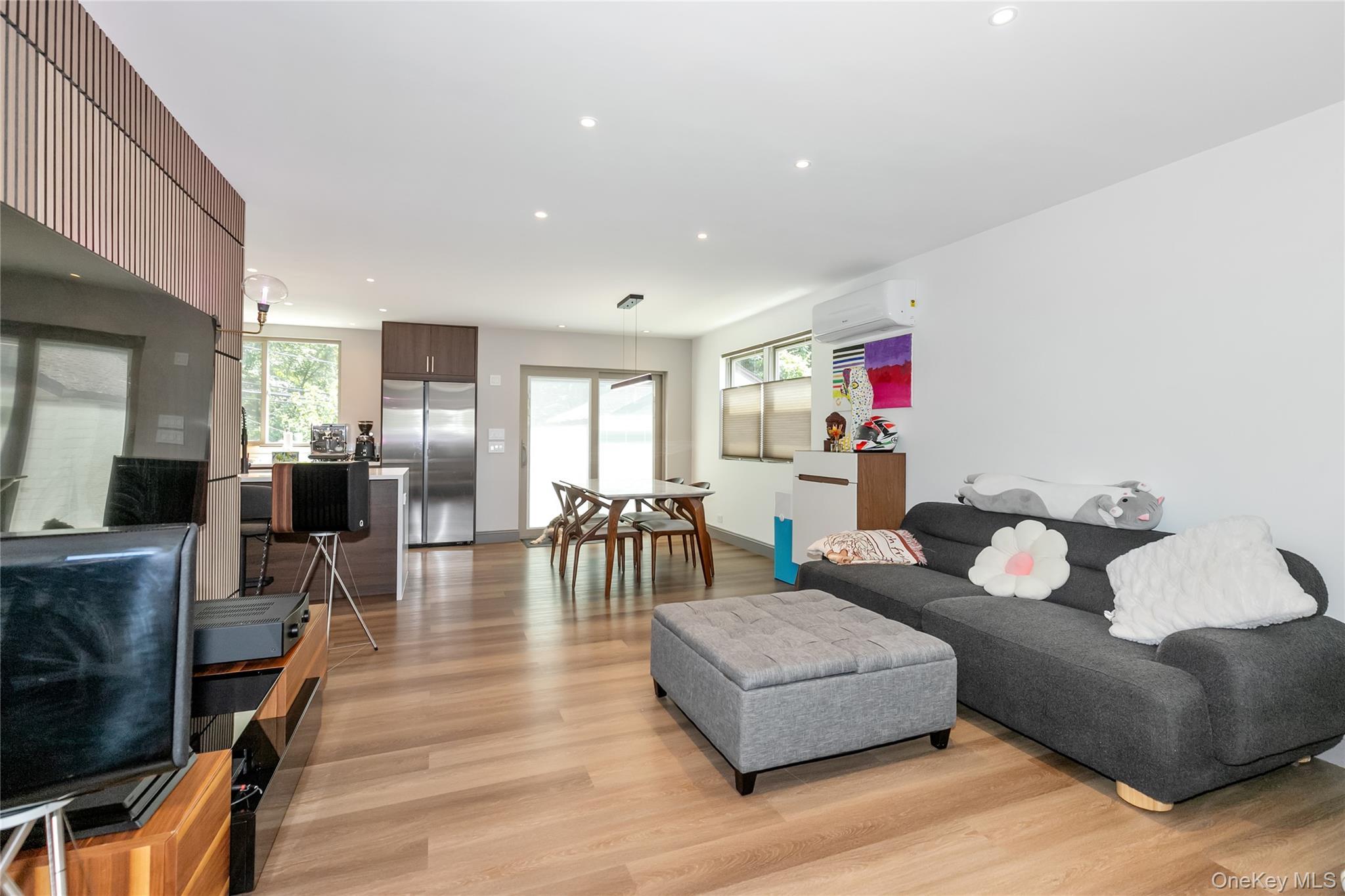 Single Family Oak Ridge  Nassau County, NY 11507, MLS-891014-2