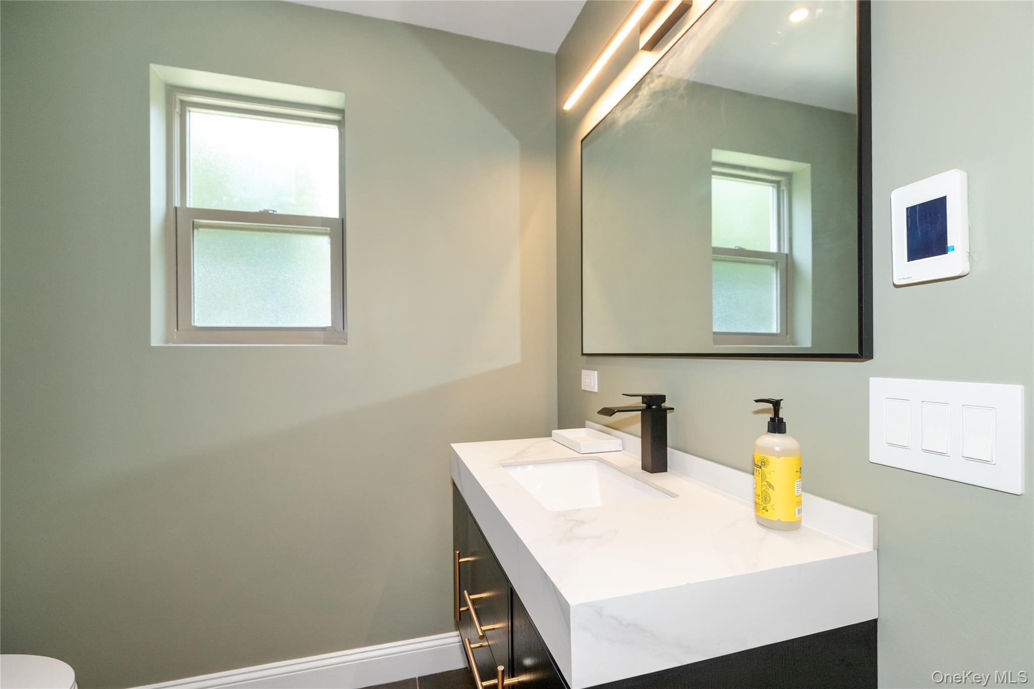 Single Family Oak Ridge  Nassau County, NY 11507, MLS-891014-21