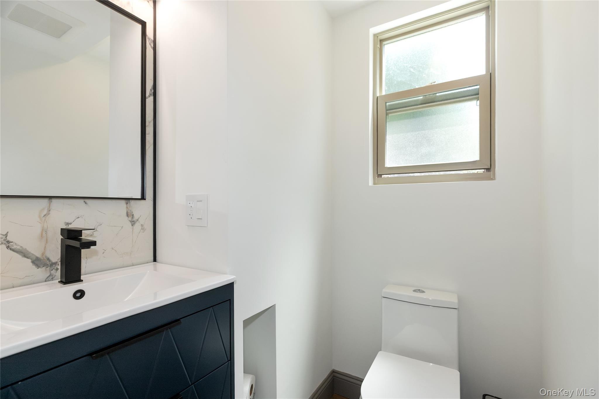 Single Family Oak Ridge  Nassau County, NY 11507, MLS-891014-22