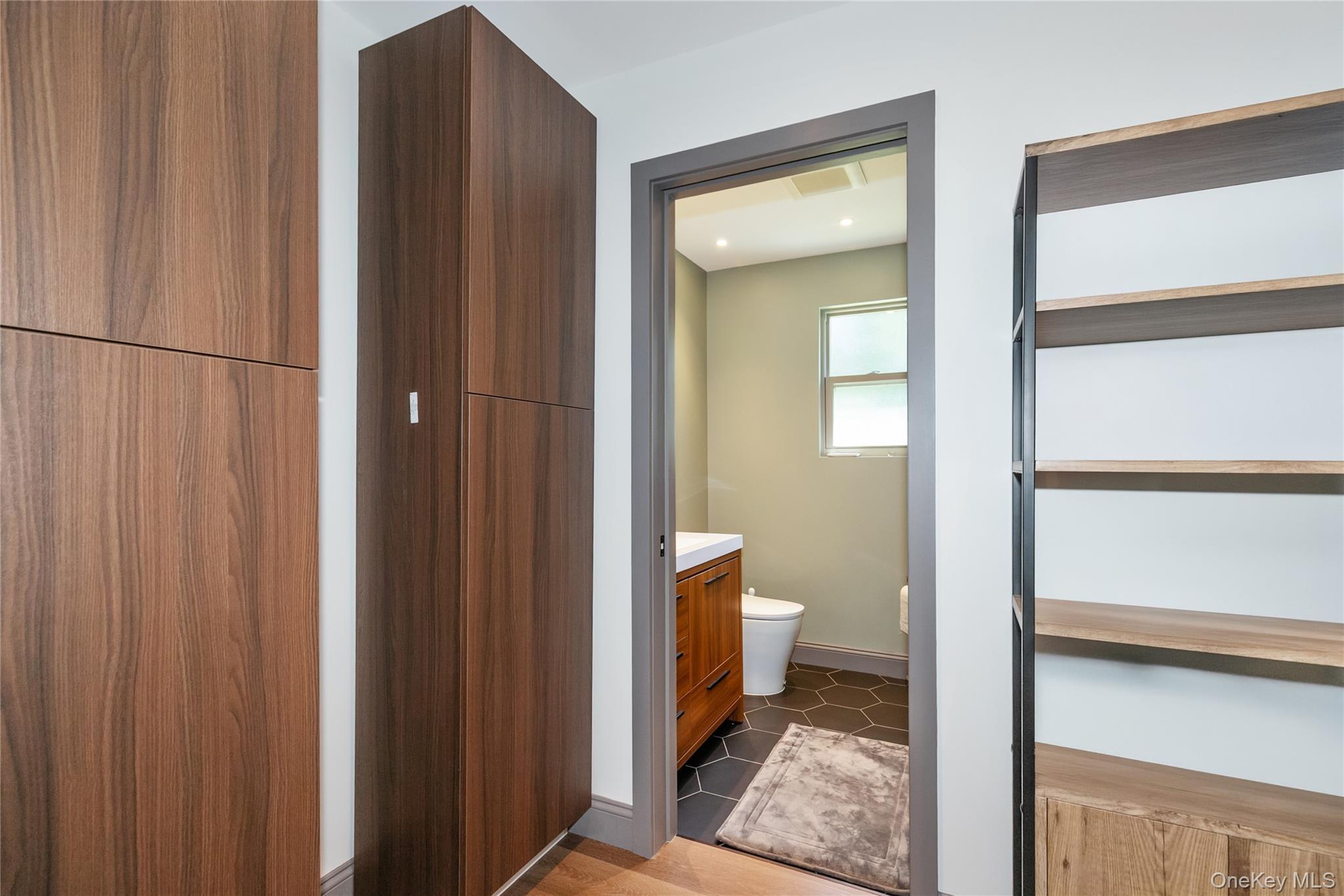 Single Family Oak Ridge  Nassau County, NY 11507, MLS-891014-23