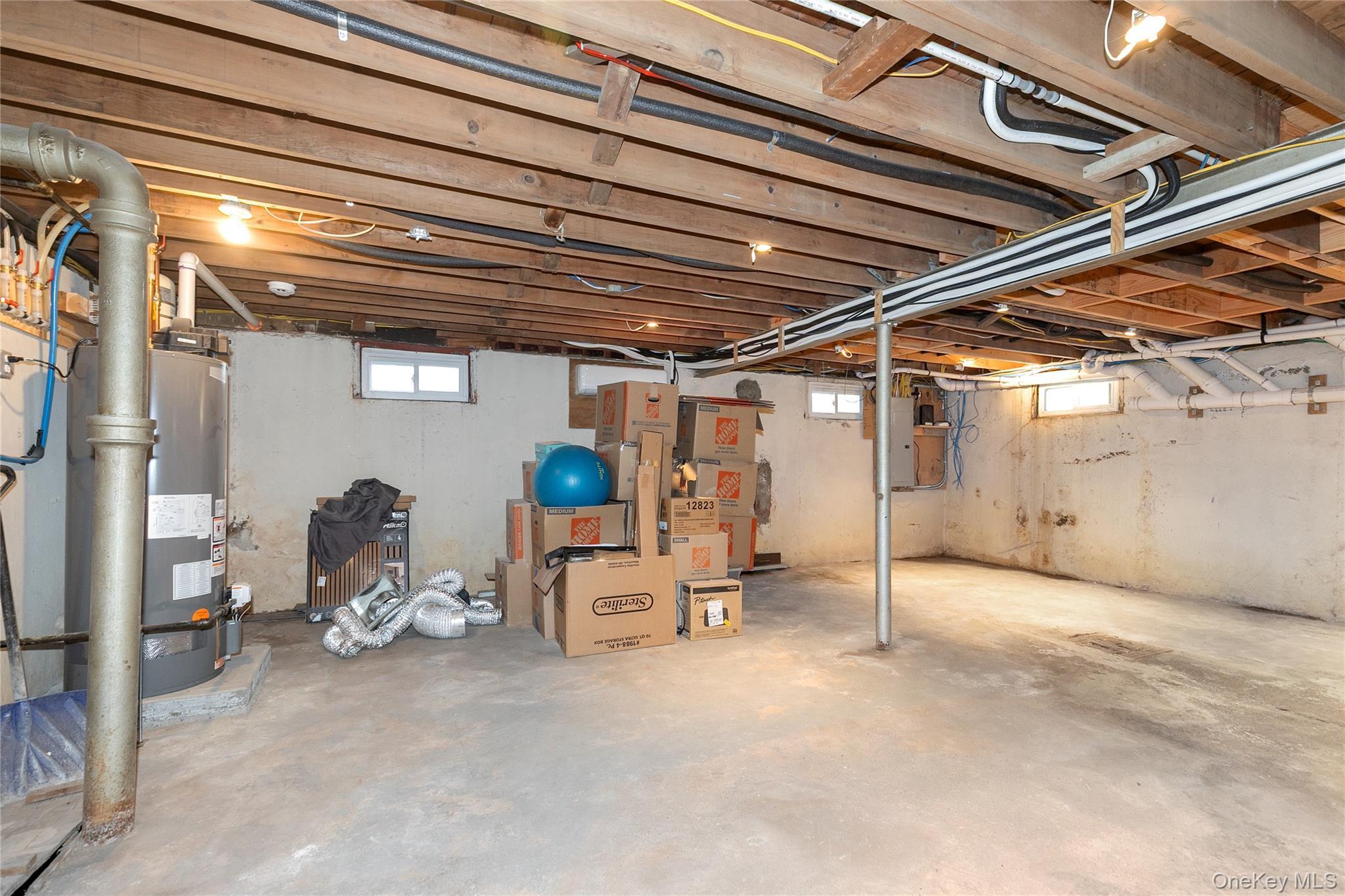 Single Family Oak Ridge  Nassau County, NY 11507, MLS-891014-25