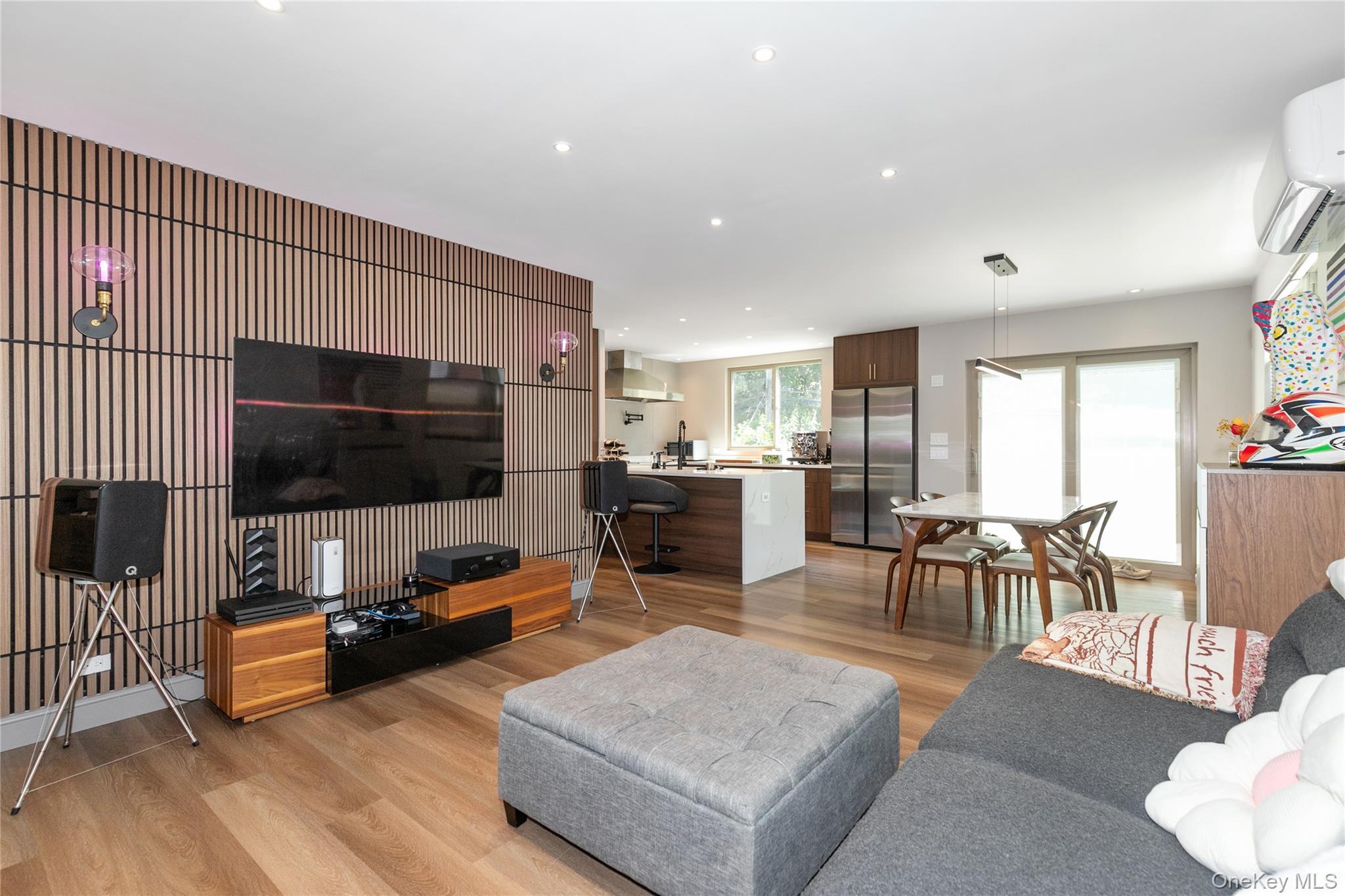 Single Family Oak Ridge  Nassau County, NY 11507, MLS-891014-3