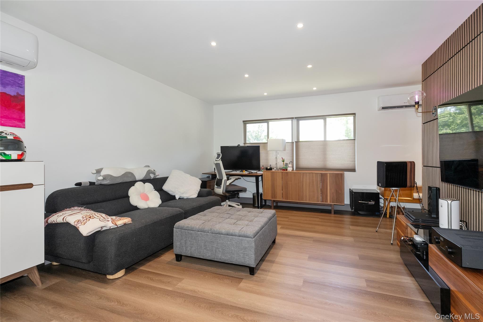 Single Family Oak Ridge  Nassau County, NY 11507, MLS-891014-6