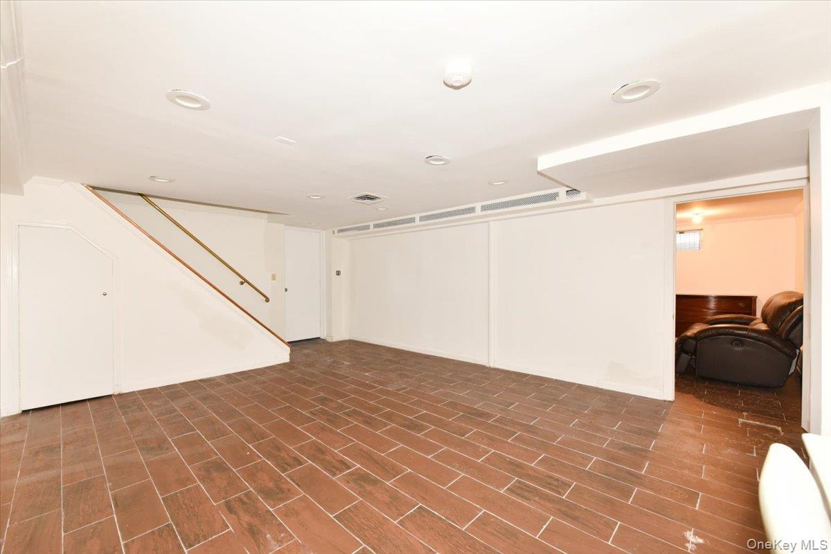 Single Family Marengo Queens, NY 11423, MLS-891100-31