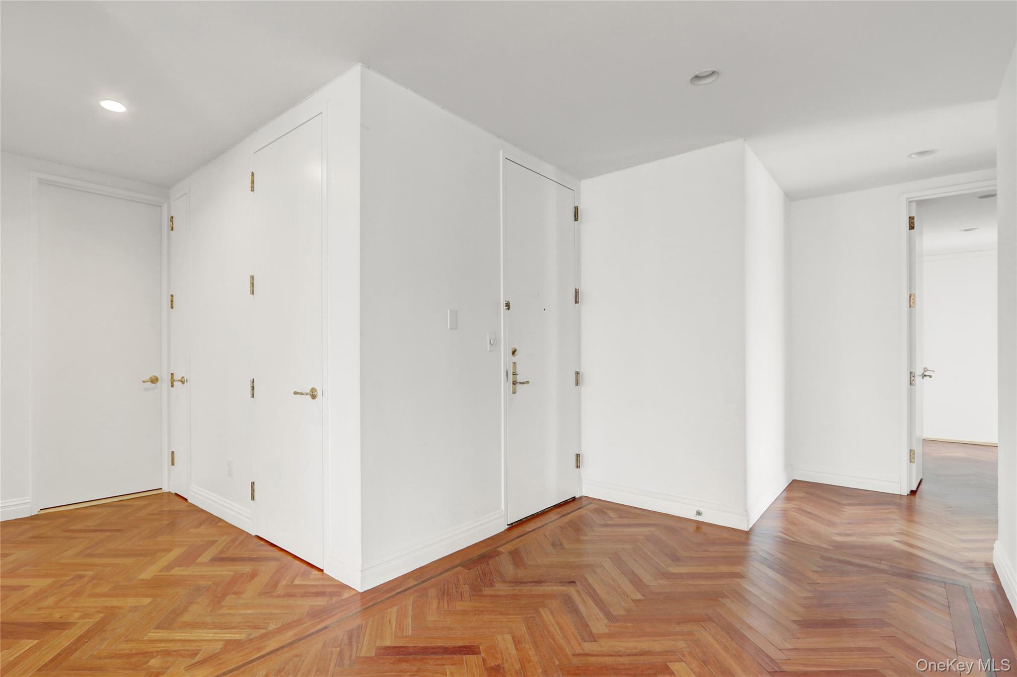 Condo End  Manhattan, NY 10028, MLS-891105-18