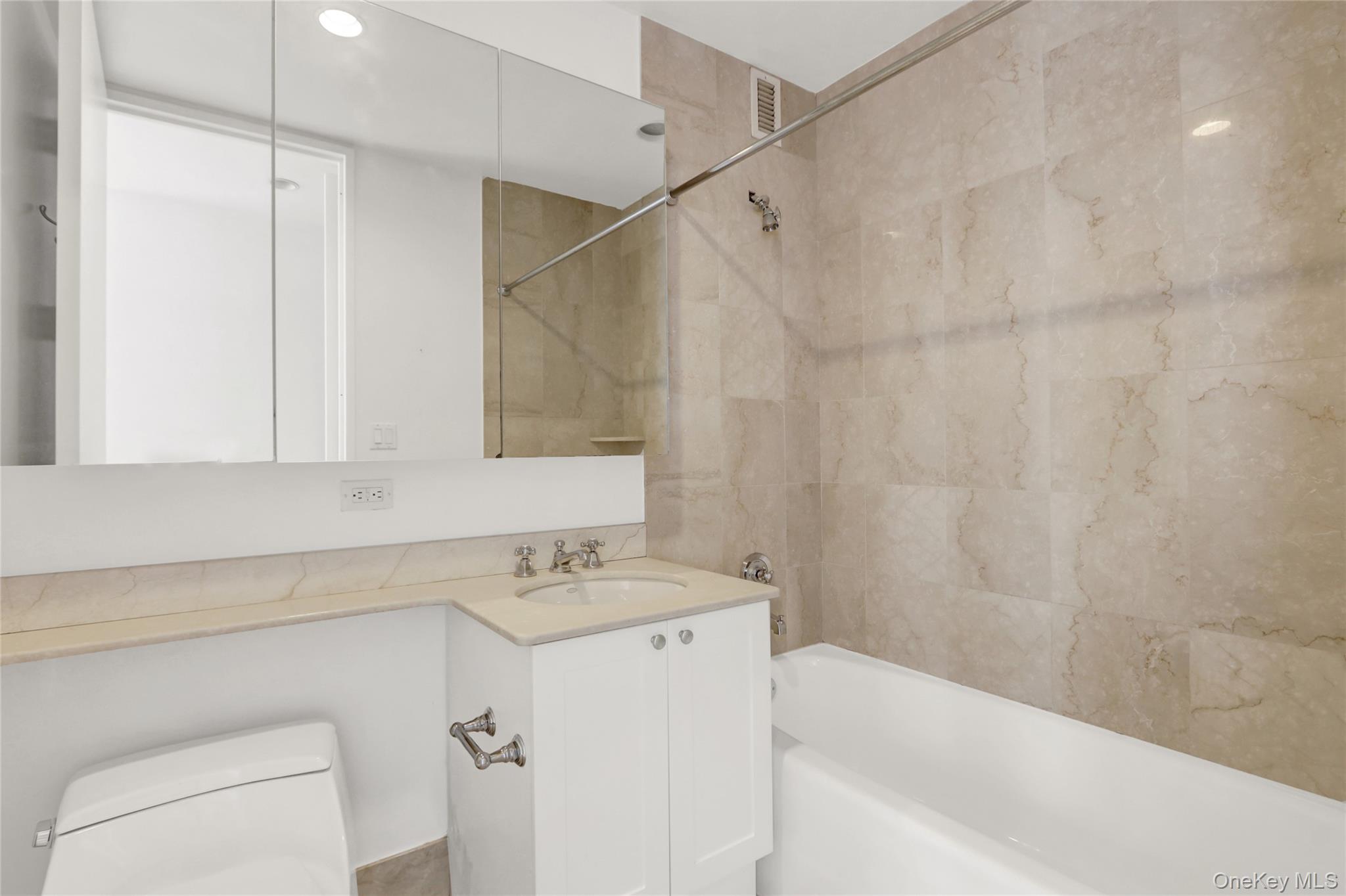 Condo End  Manhattan, NY 10028, MLS-891105-22