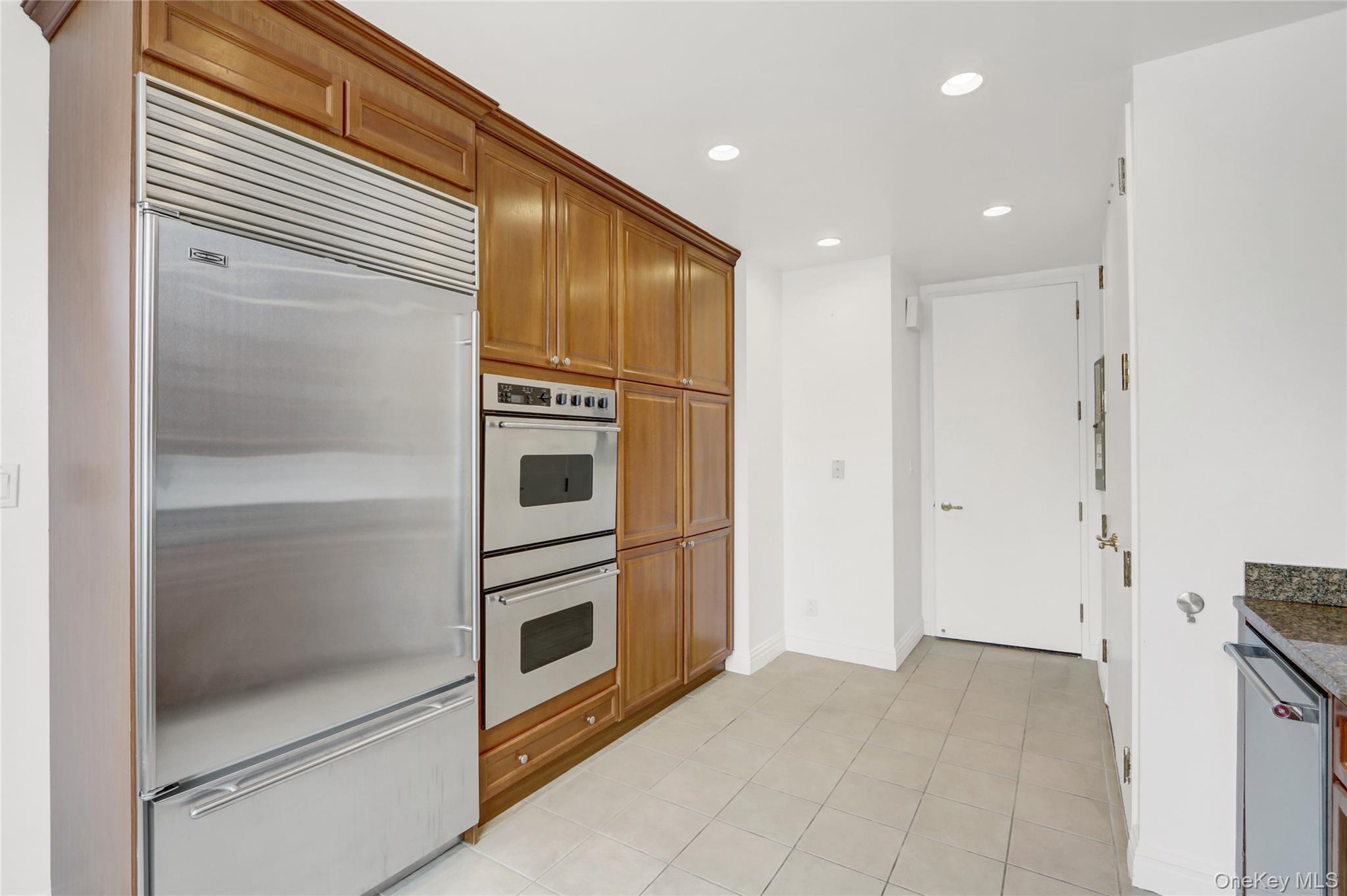 Condo End  Manhattan, NY 10028, MLS-891105-35