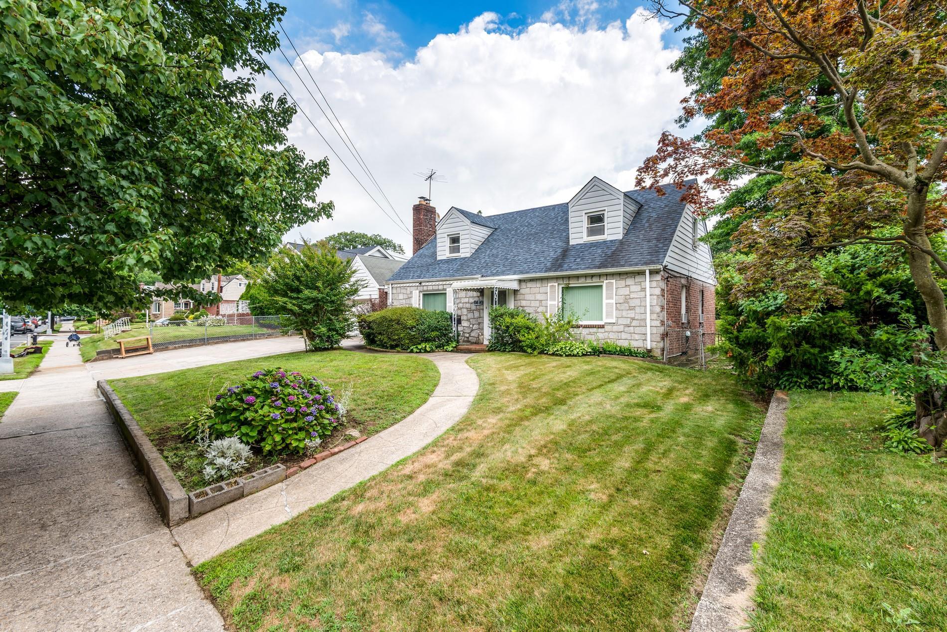 Single Family Mc Laughlin Queens, NY 11423, MLS-891147-2