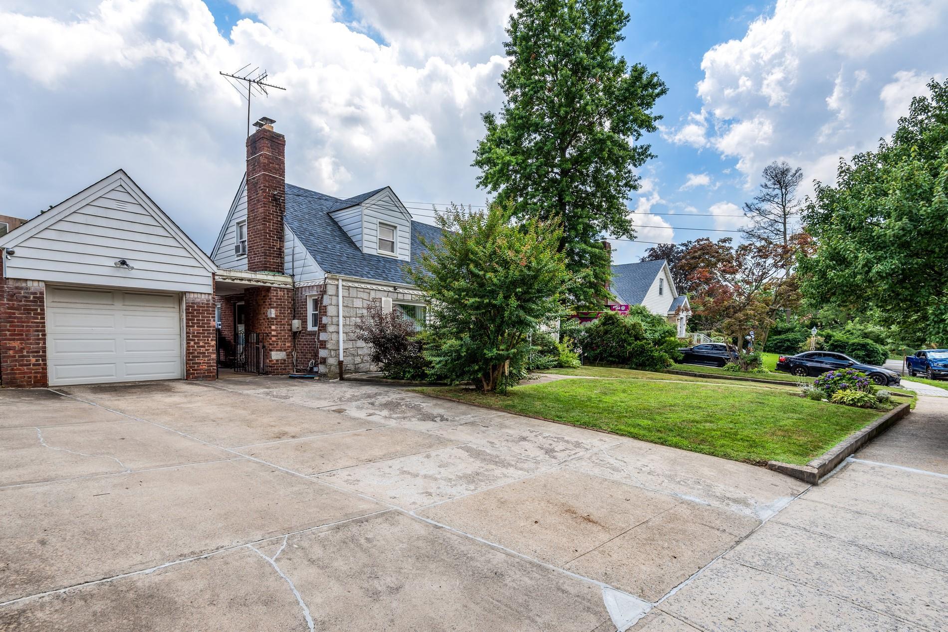 Single Family Mc Laughlin Queens, NY 11423, MLS-891147-28