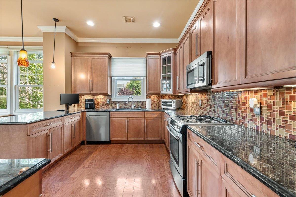 Condo Pacing  Nassau County, NY 11590, MLS-891184-12