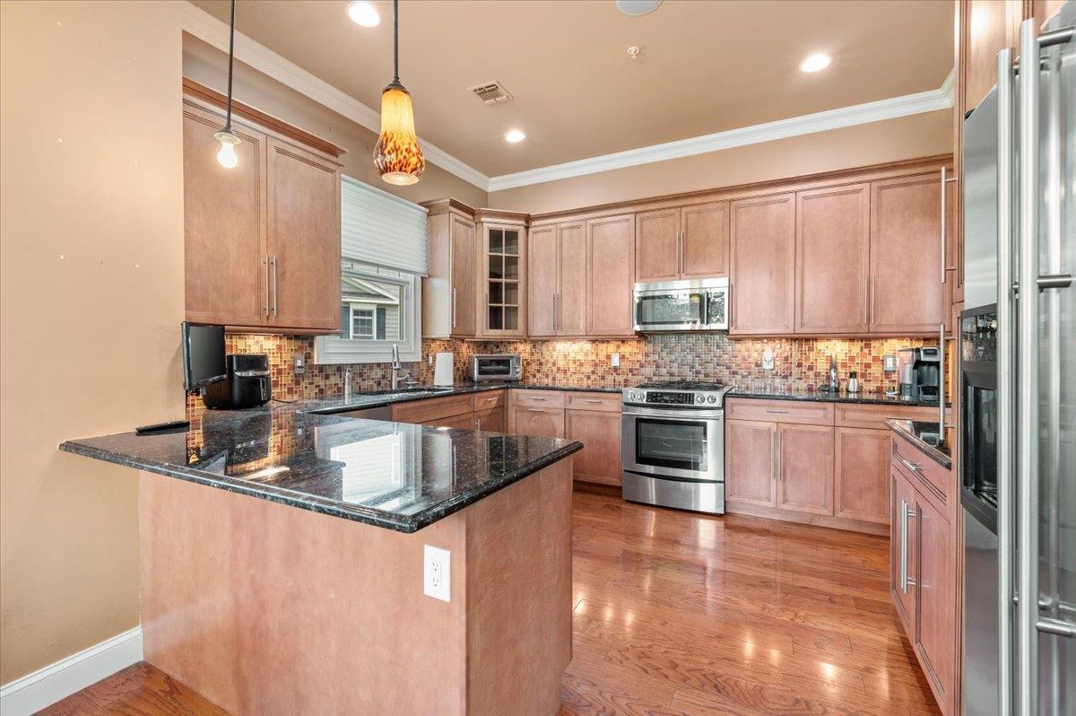 Condo Pacing  Nassau County, NY 11590, MLS-891184-13