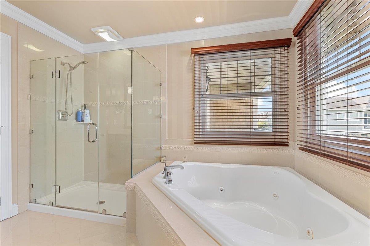 Condo Pacing  Nassau County, NY 11590, MLS-891184-29